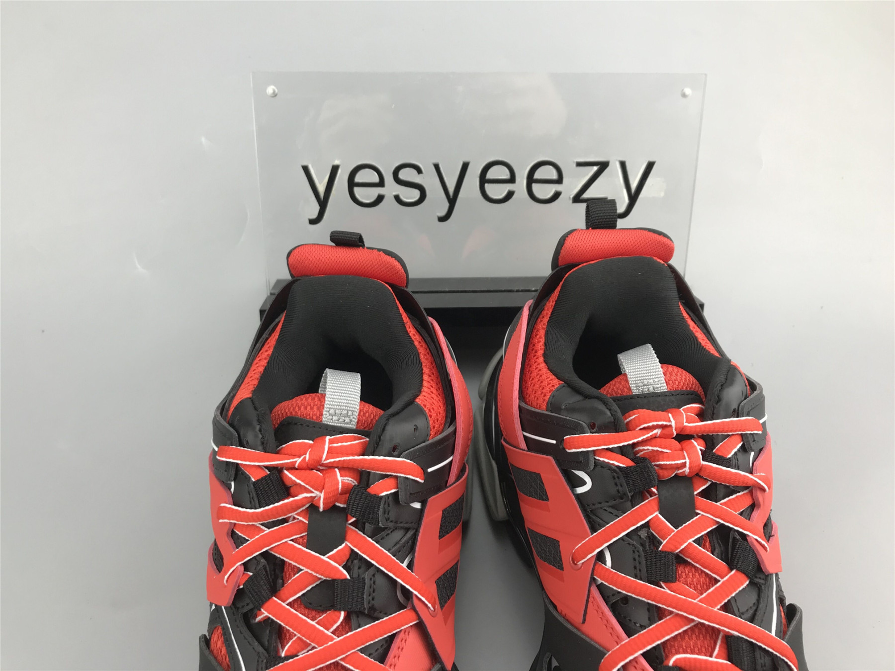 UA TRACK TRAINER DARK ORANGE BLACK SNEAKER