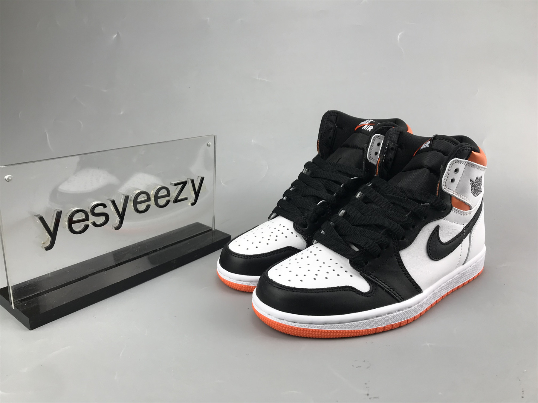 UA AIR JORDAN 1 RETRO HIGH  