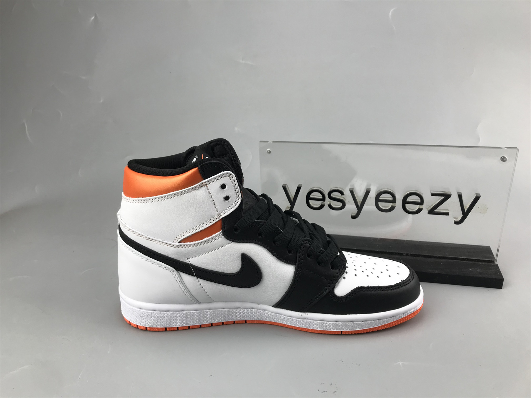 UA AIR JORDAN 1 RETRO HIGH  