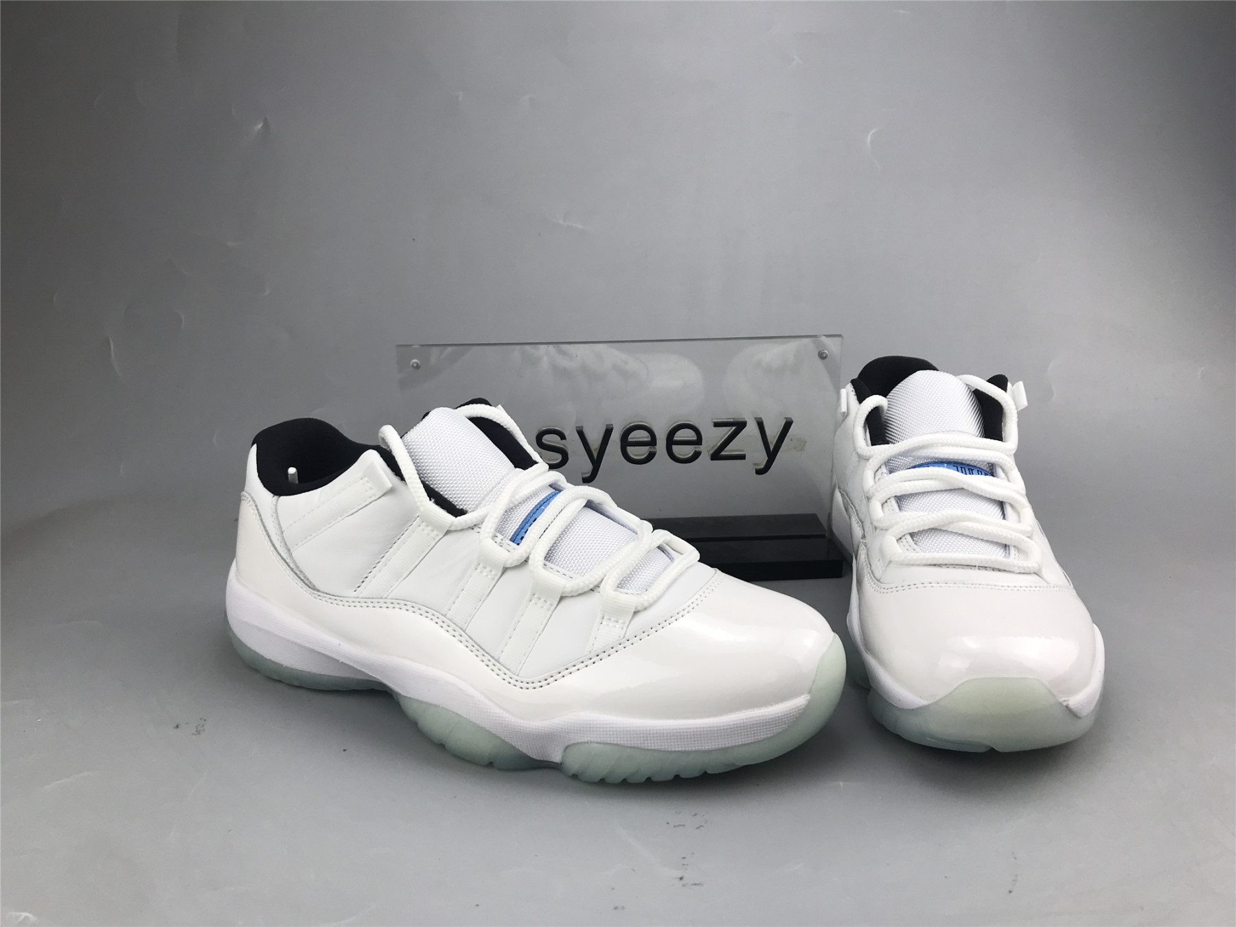 UA AIR JORDAN 11 RETRO LOW 