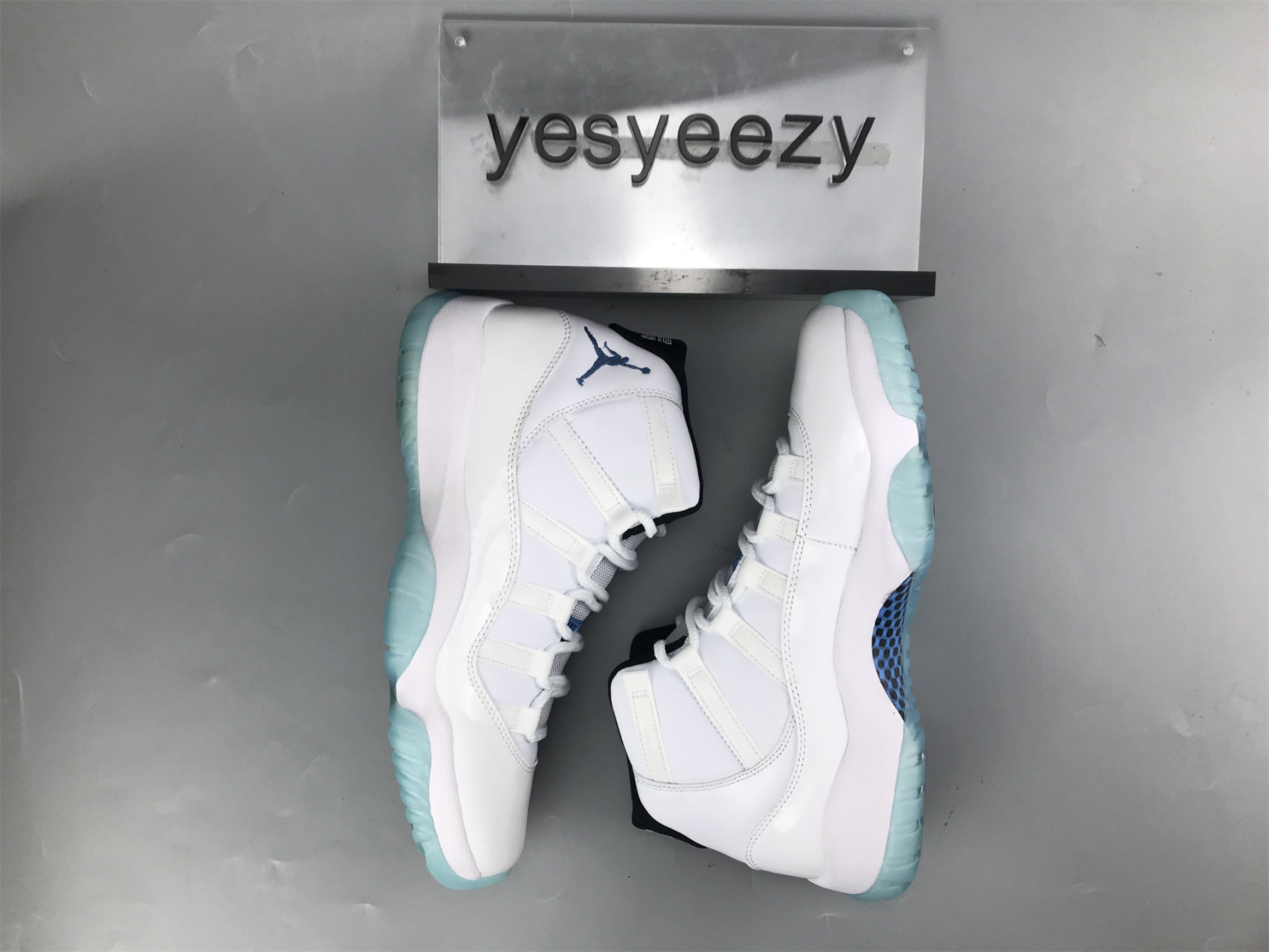 UA AIR JORDAN 11 RETRO 