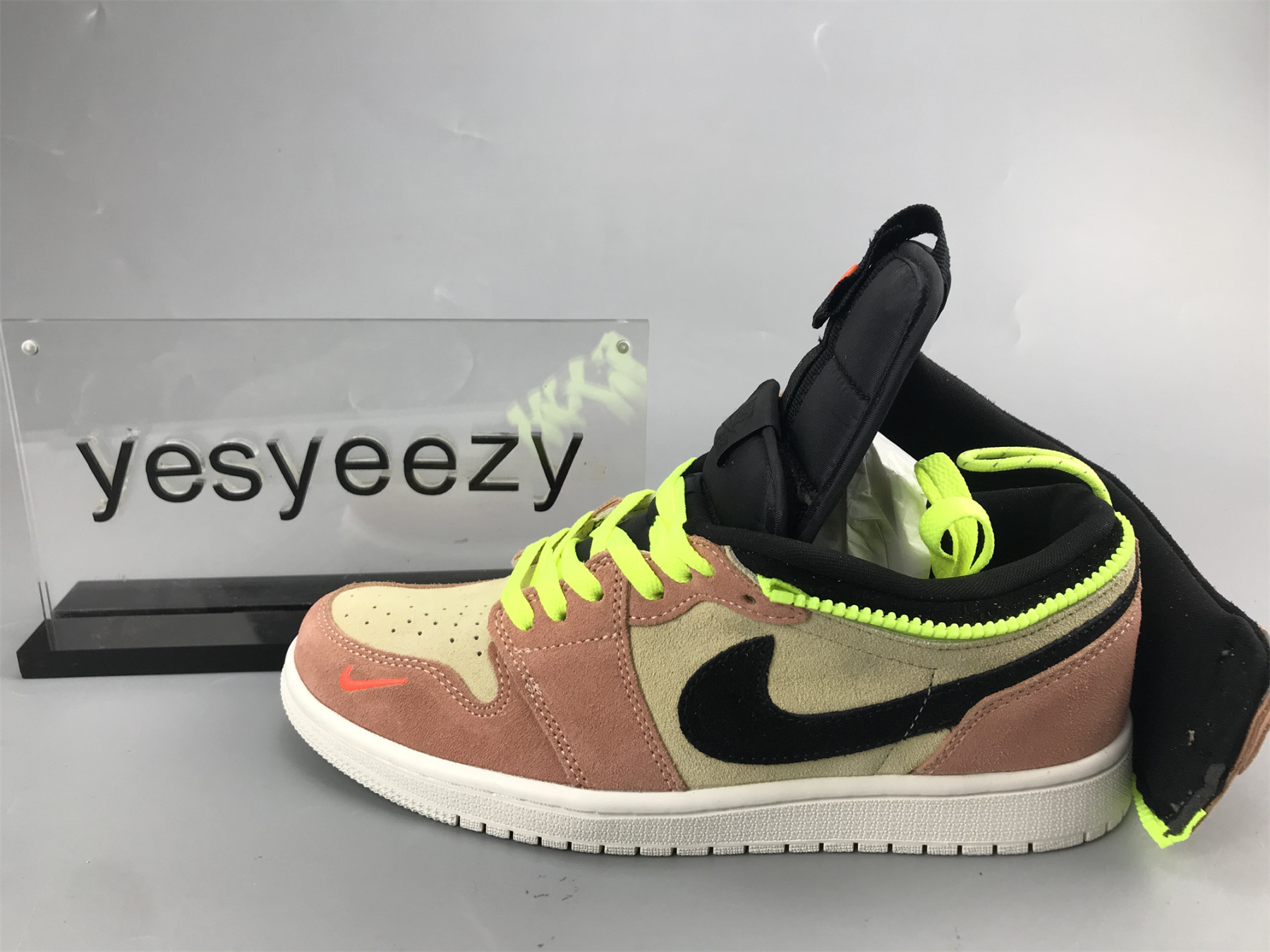 UA AIR JORDAN 1 HIGH SWITCH 