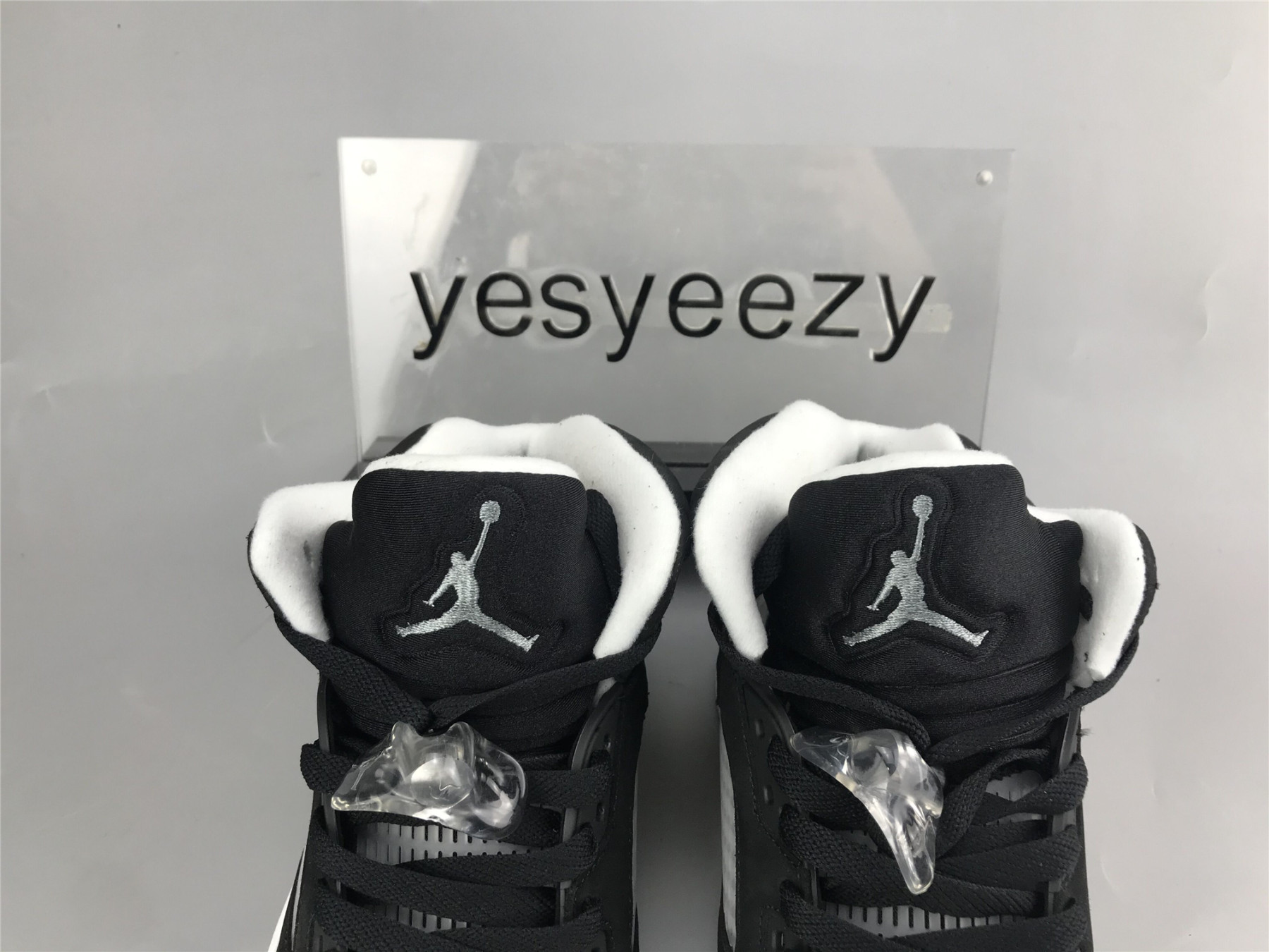 UA AIR JORDAN 5 RETRO 