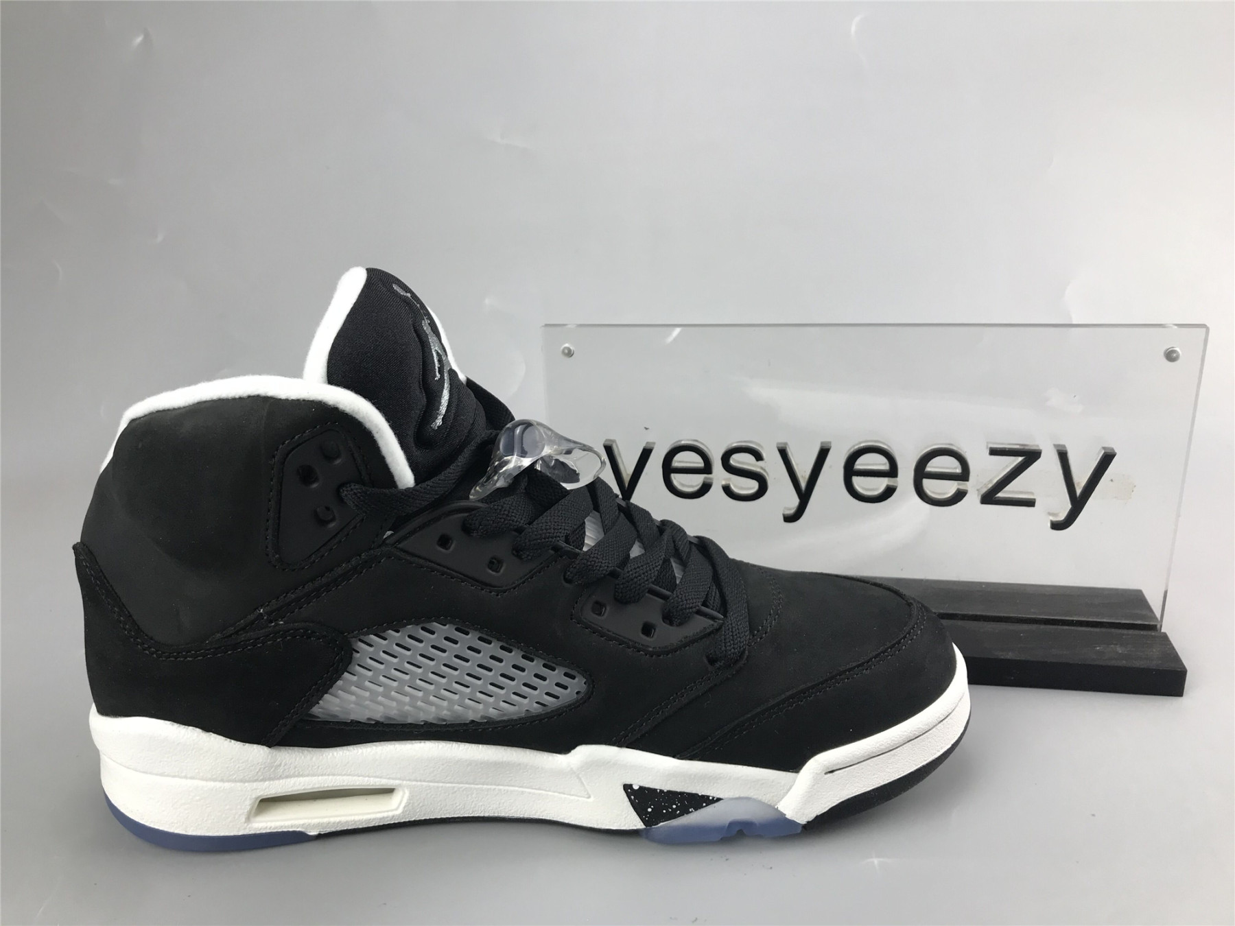 UA AIR JORDAN 5 RETRO 