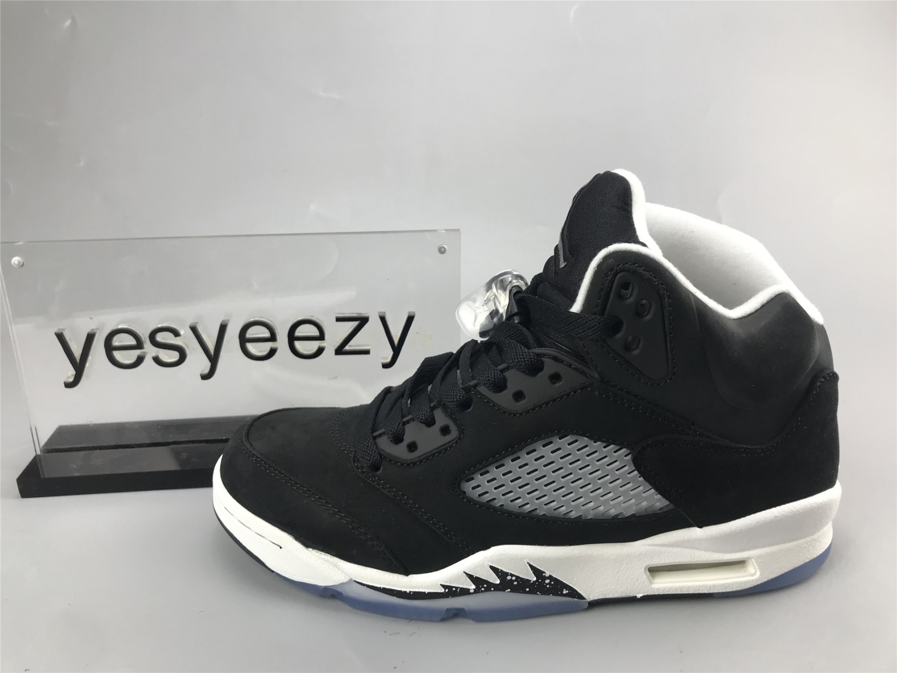 UA AIR JORDAN 5 RETRO 
