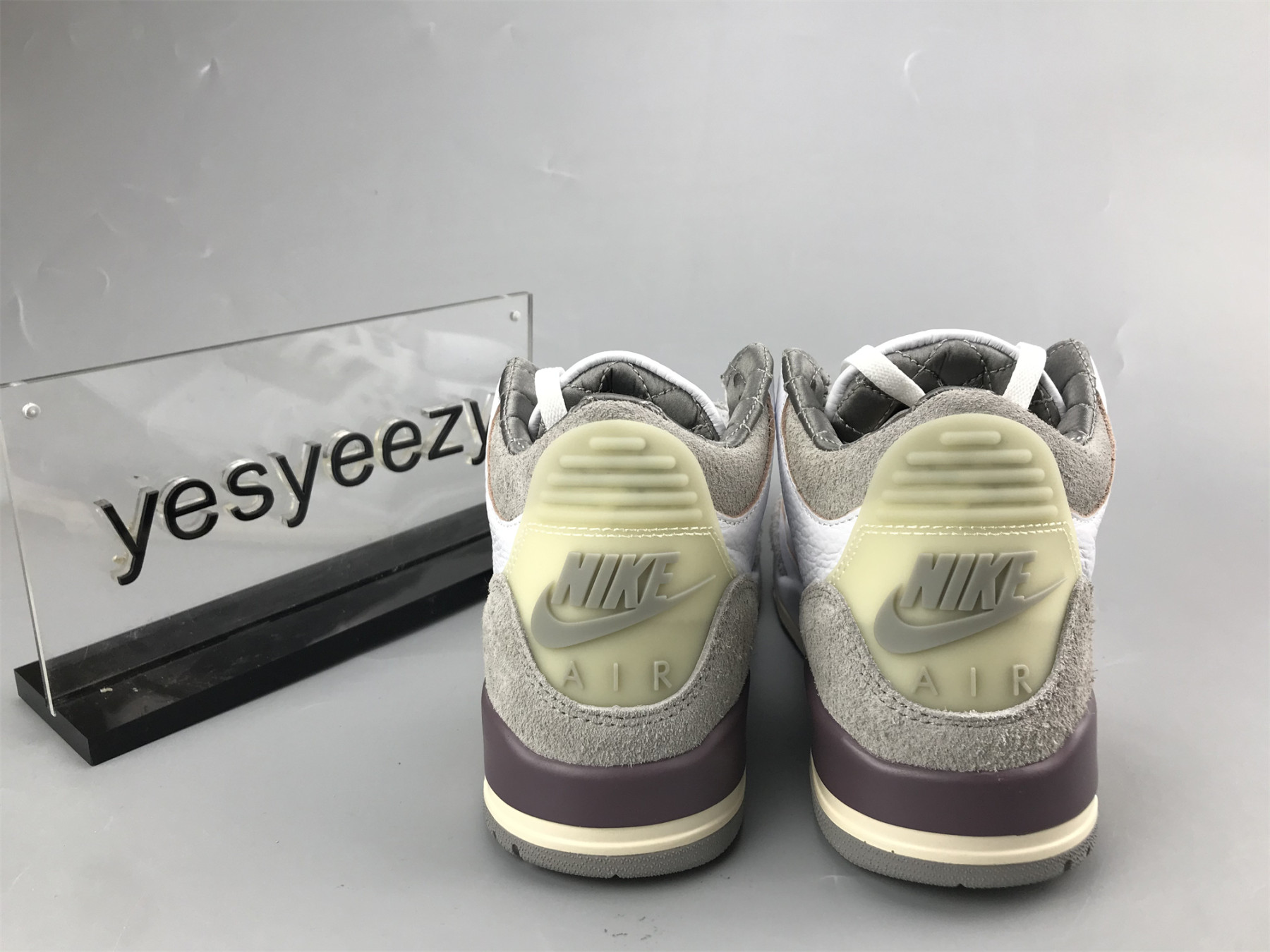 UA A MA MANIÃ‰RE X WMNS AIR JORDAN 3 RETRO SP 