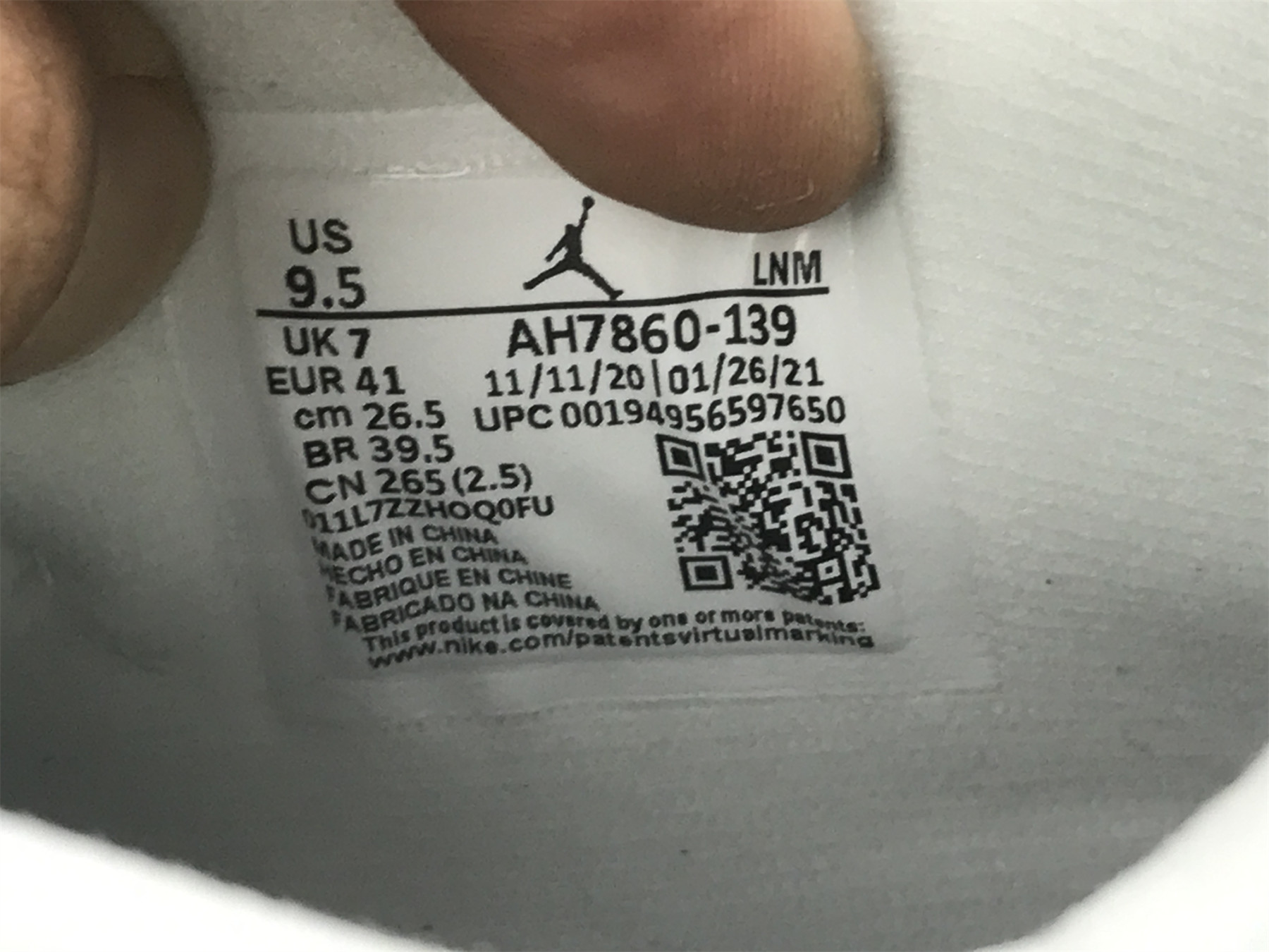 UA WMNS AIR JORDAN 11 RETRO LOW 