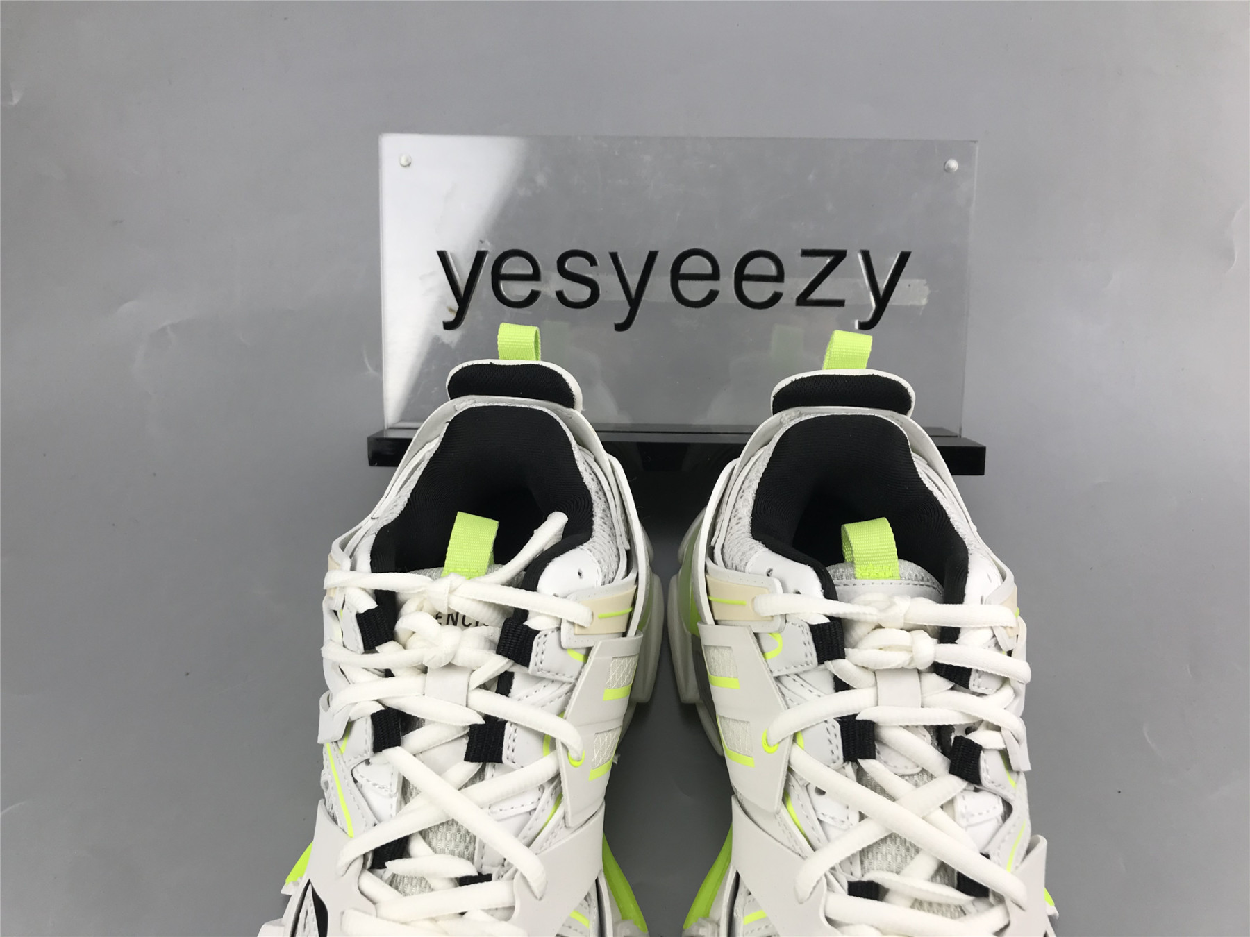 UA TRACK SNEAKER WHITE FLUORESCENT YELLOW