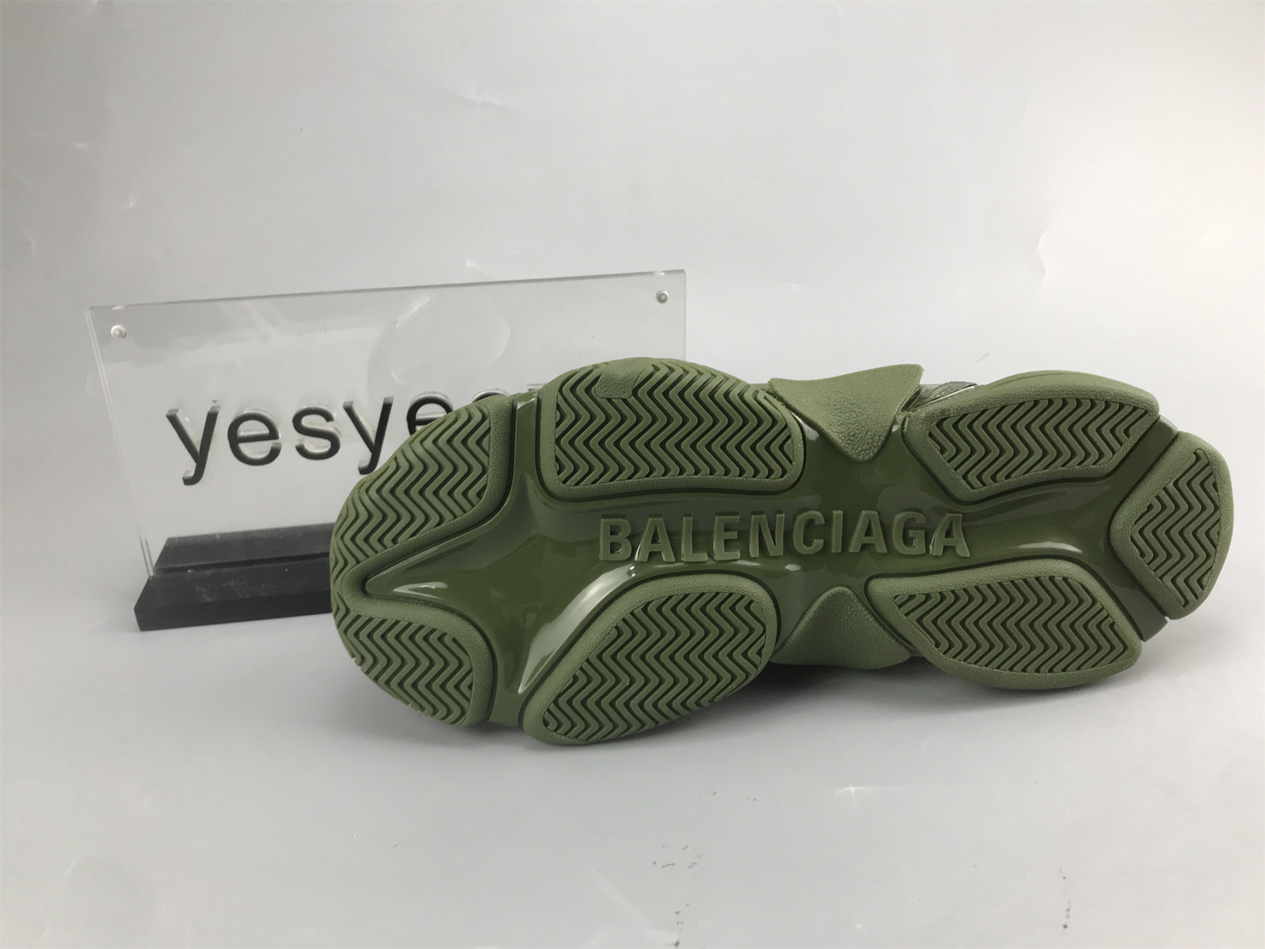 UA TRIPLE S CLEAR SOLE ARMY GREEN