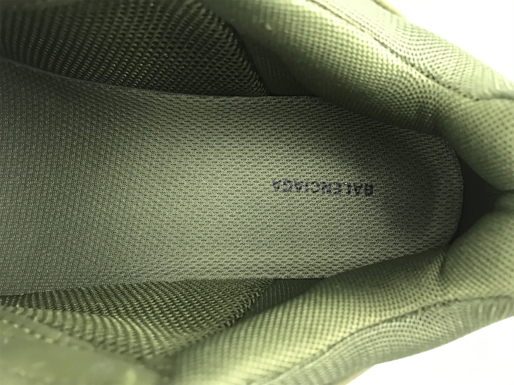 UA TRIPLE S CLEAR SOLE ARMY GREEN