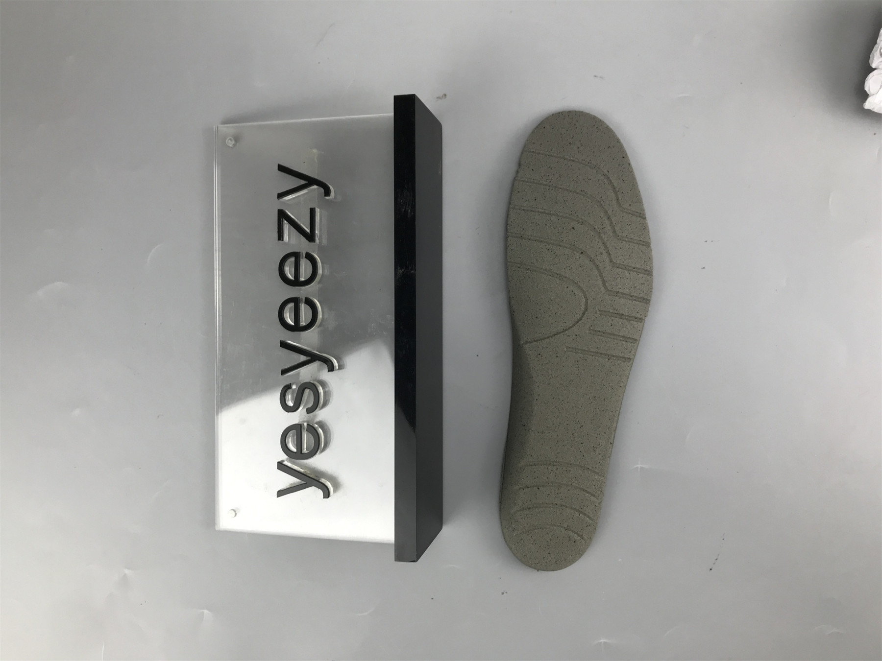 UA TRIPLE S CLEAR SOLE ARMY GREEN