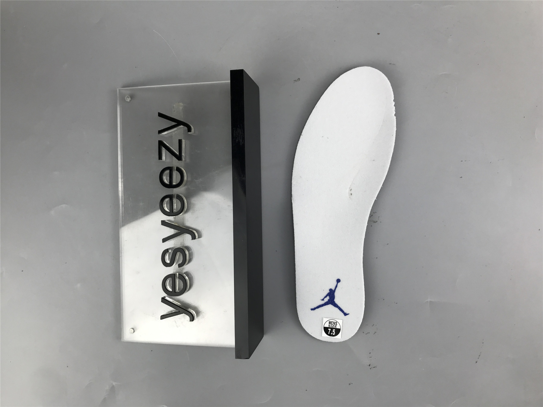 UA AIR JORDAN 3 RETRO 