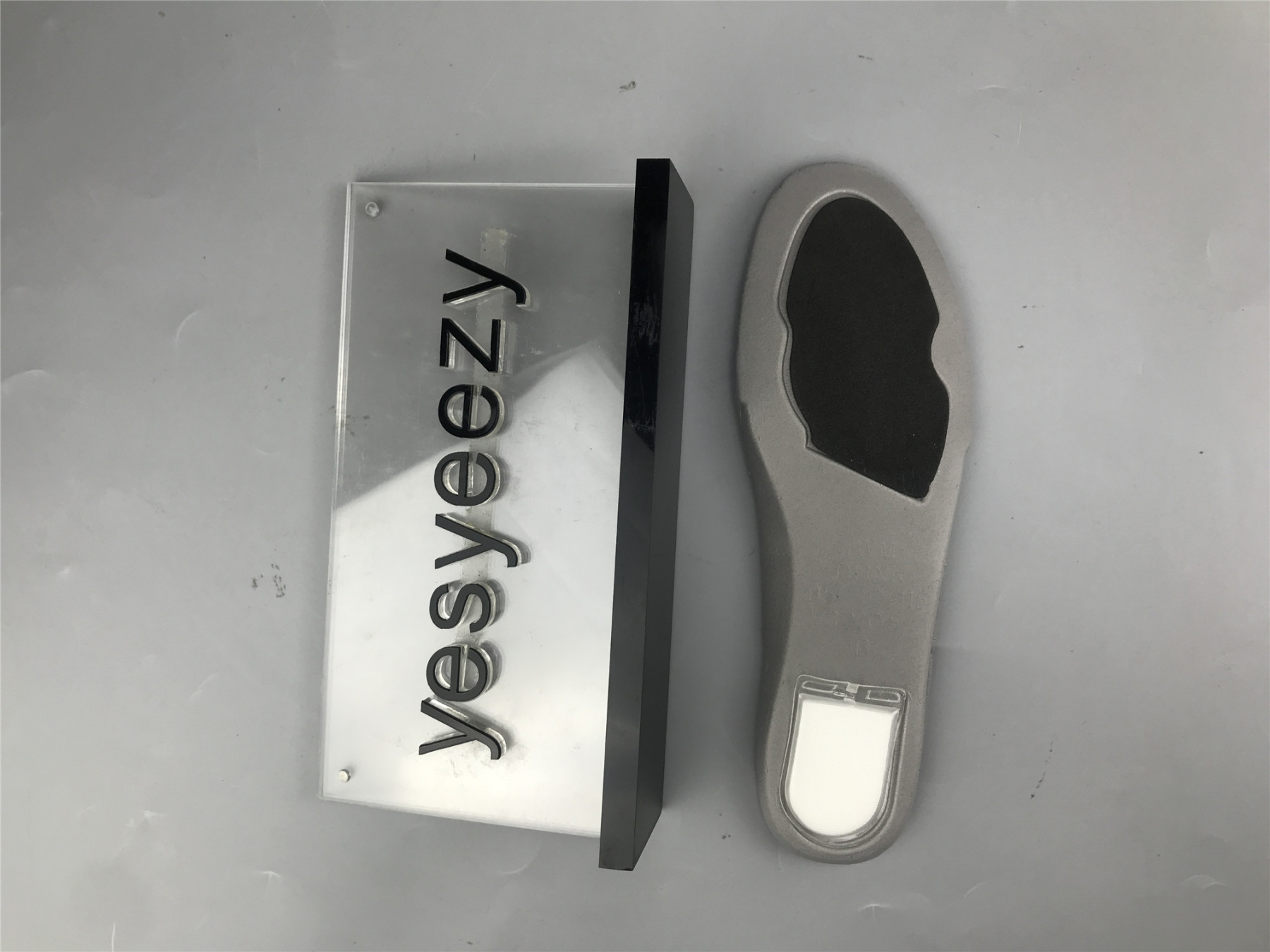 UA AIR JORDAN 3 RETRO 