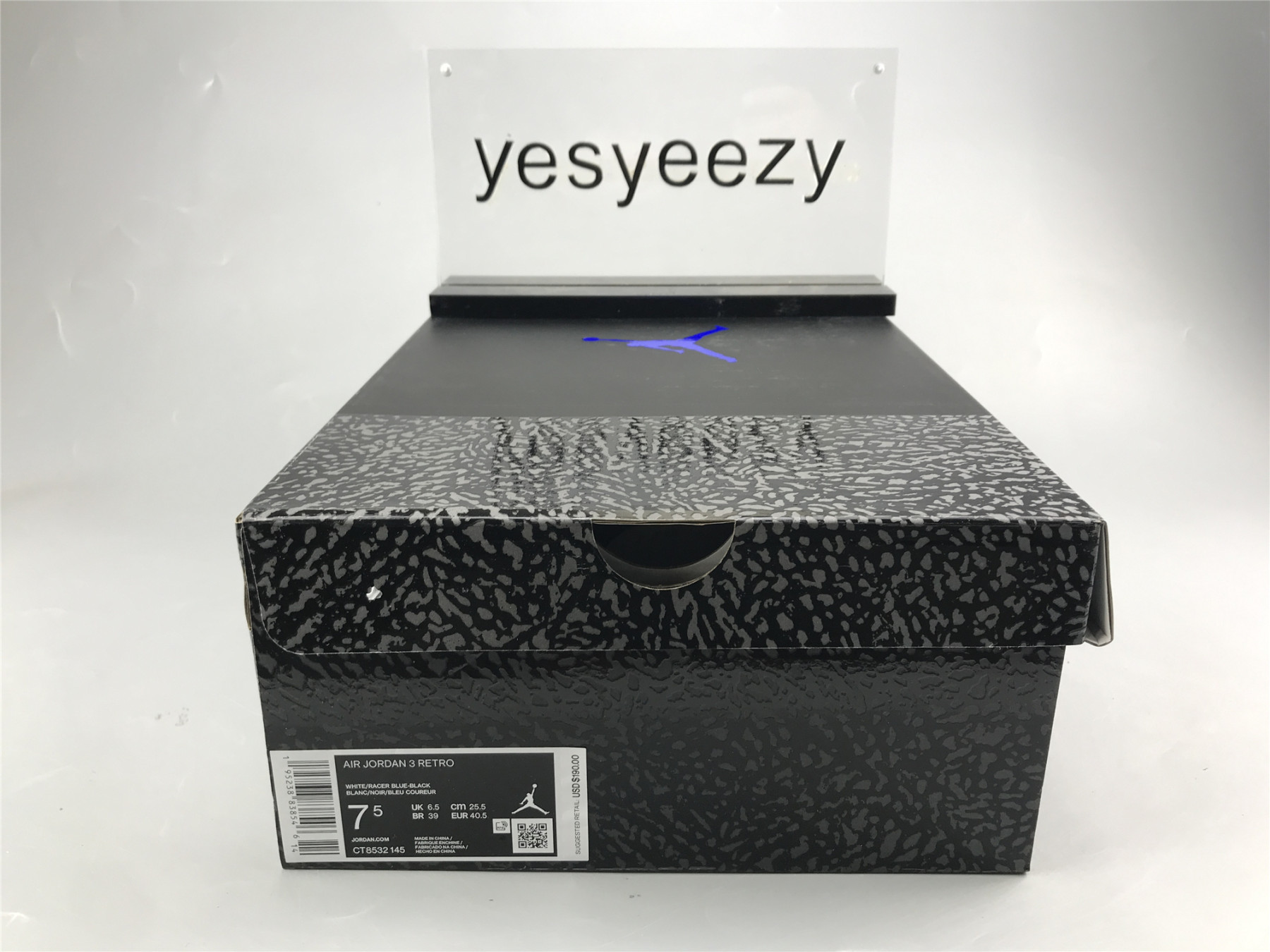 UA AIR JORDAN 3 RETRO 