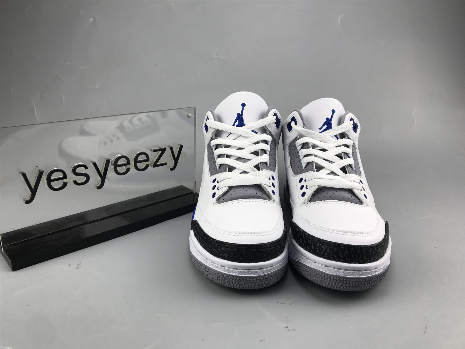 UA AIR JORDAN 3 RETRO 