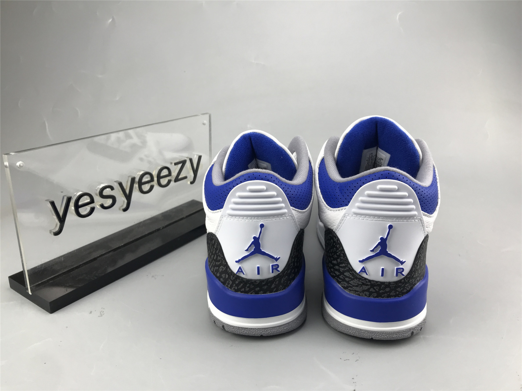 UA AIR JORDAN 3 RETRO 