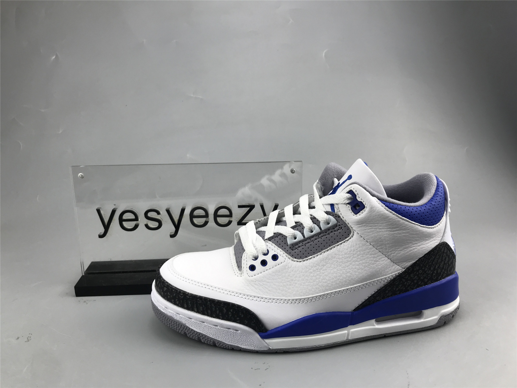 UA AIR JORDAN 3 RETRO 