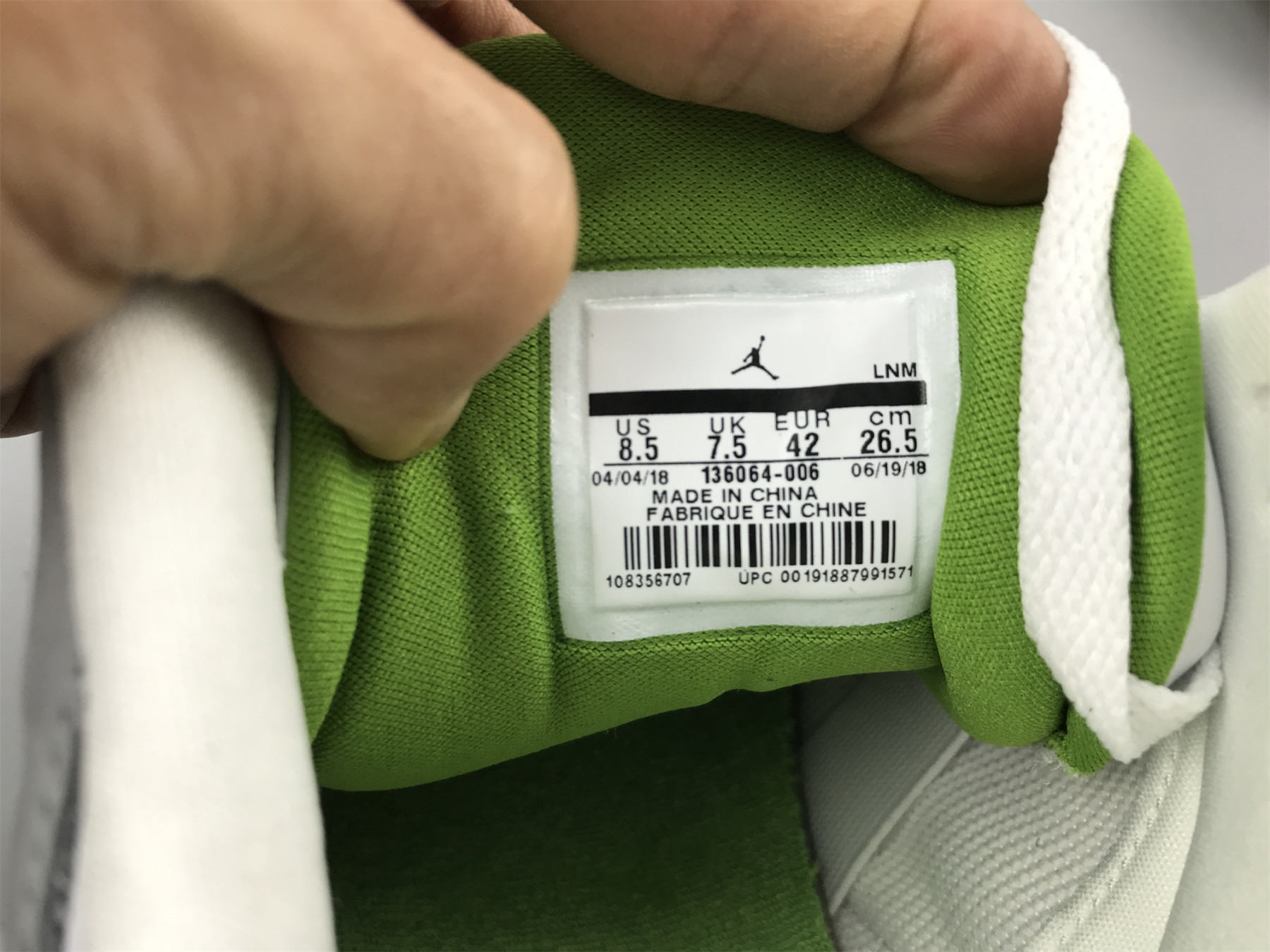 UA AIR JORDAN 3 RETRO 