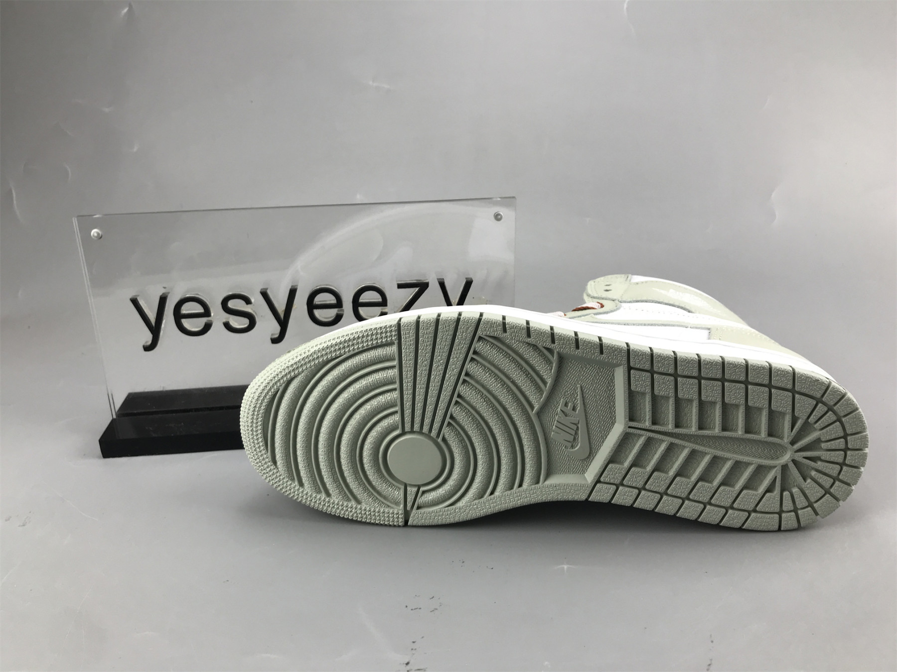 UA WMNS AIR JORDAN 1 RETRO HIGH OG 