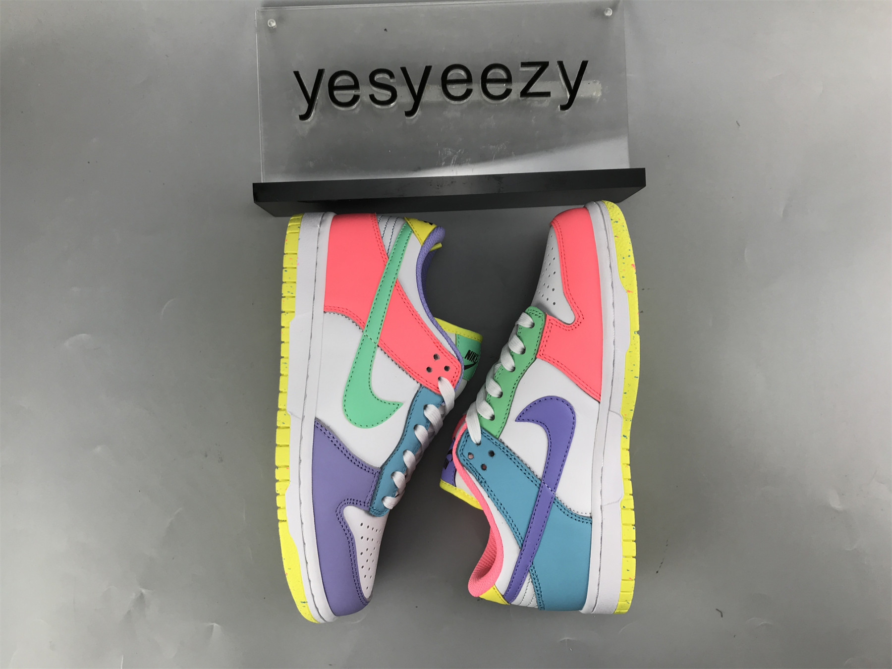 UA WMNS NIKE DUNK LOW SE 