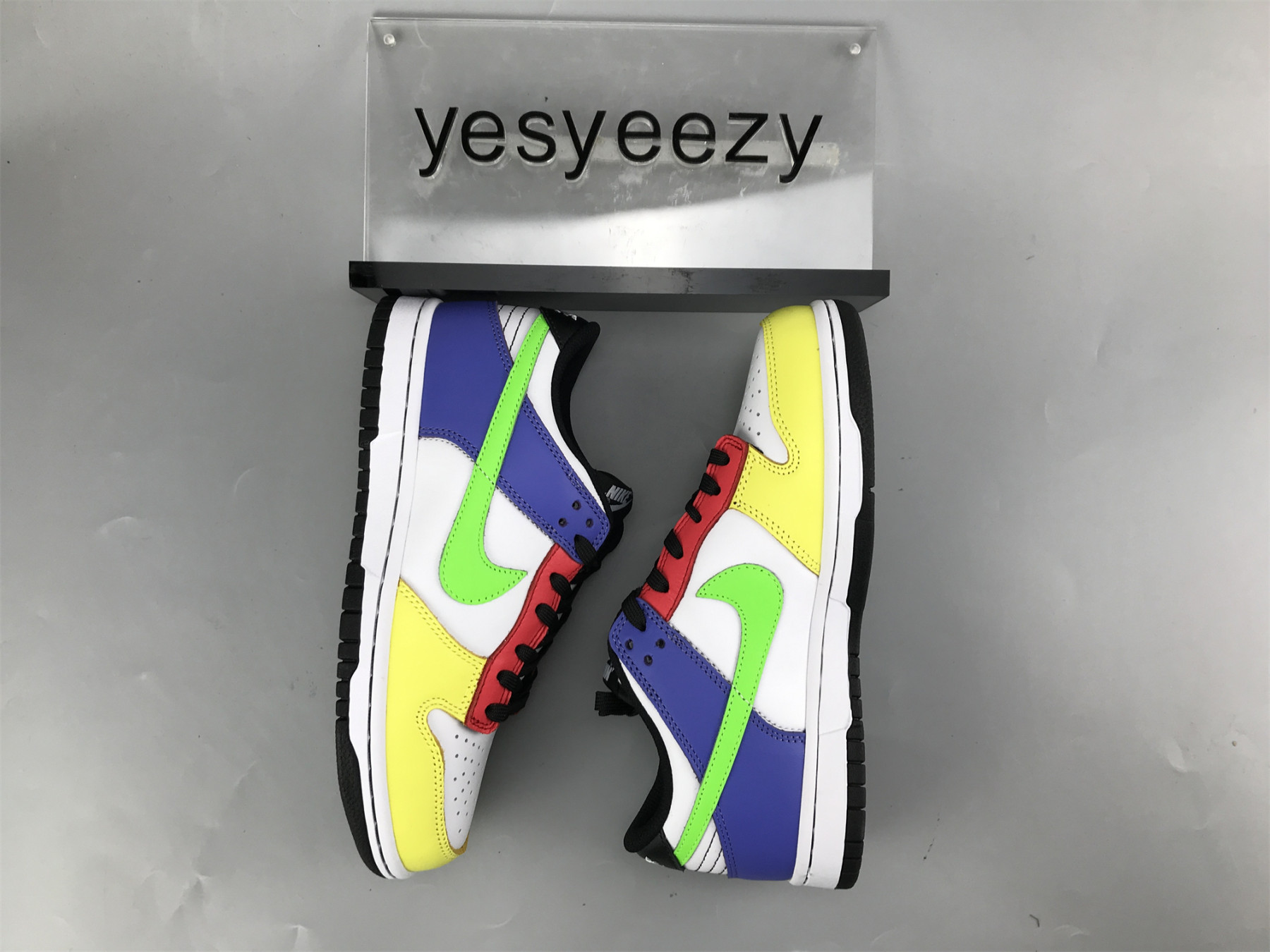 UA WMNS NIKE DUNK LOW 