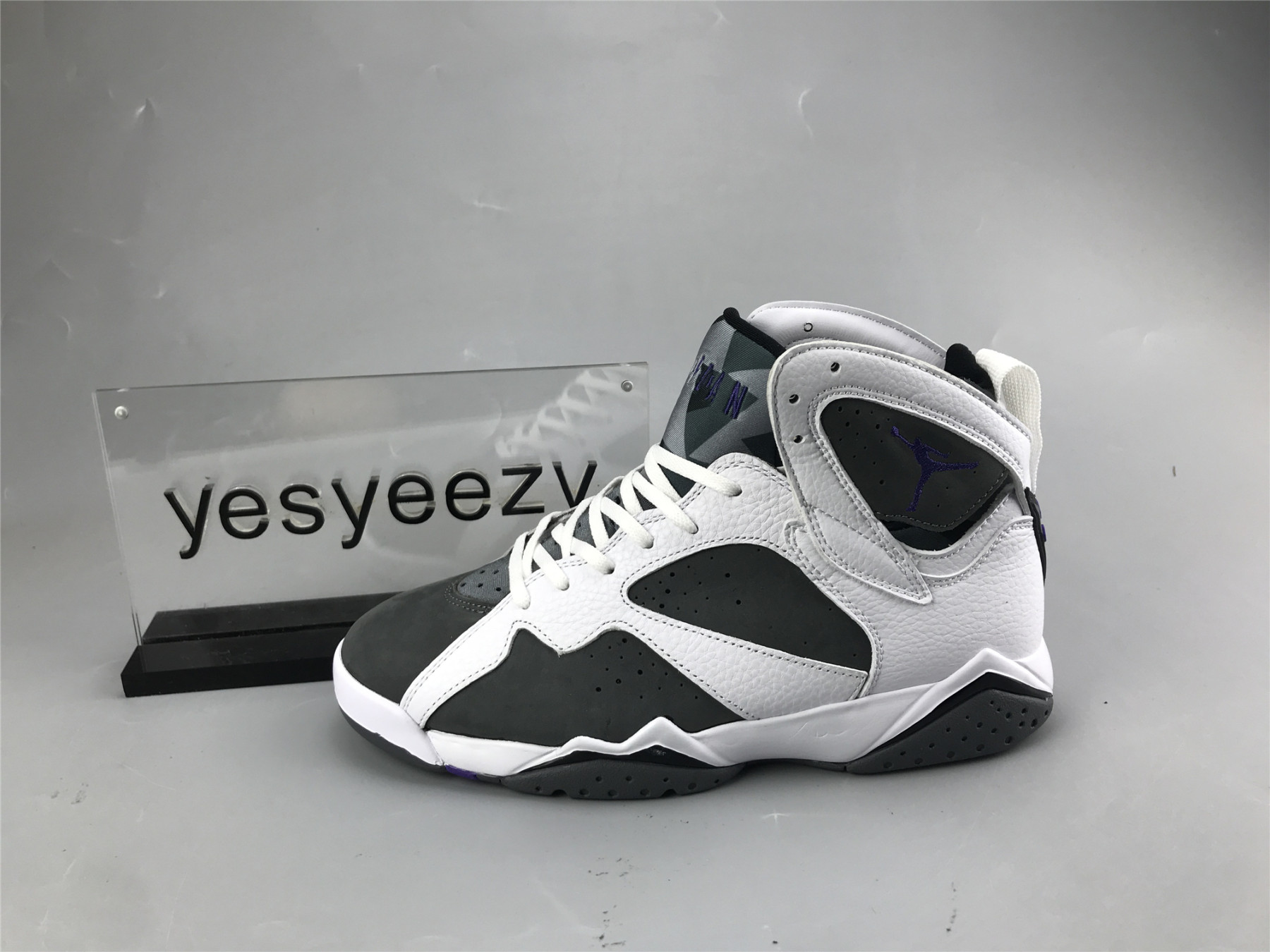 UA AIR JORDAN 7 RETRO 