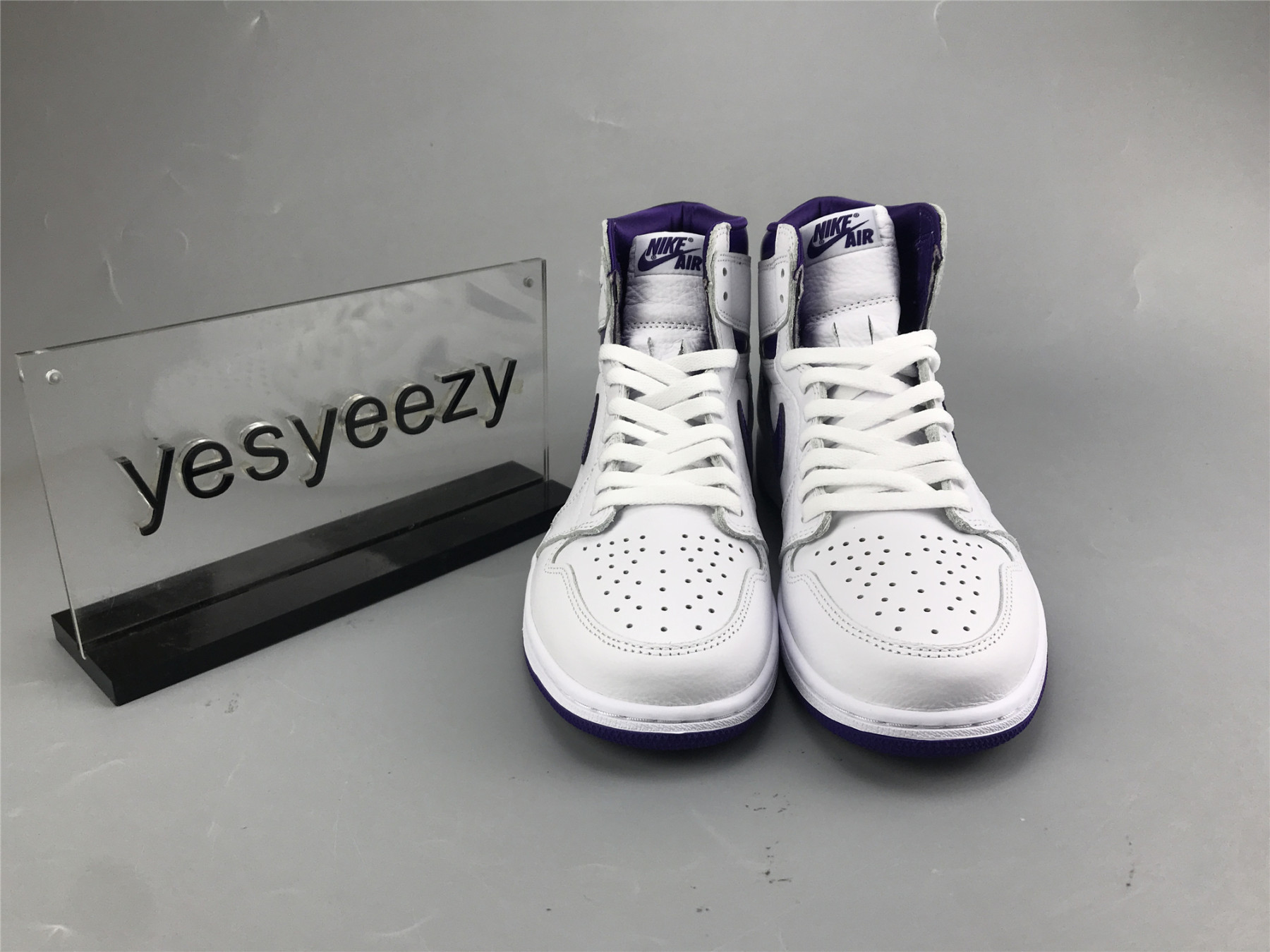 UA WMNS AIR JORDAN 1 HIGH OG 