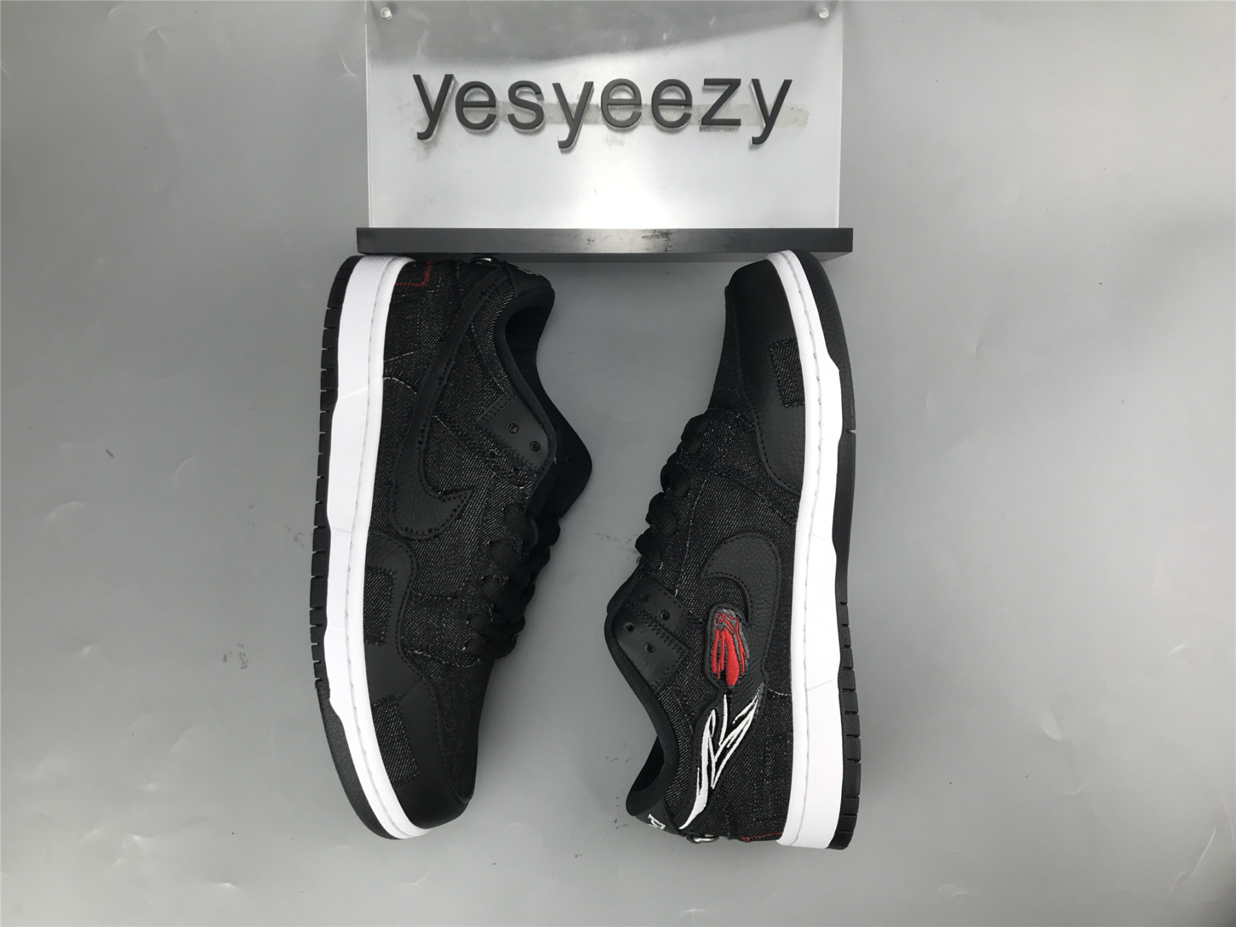 UA NIKE WASTED YOUTH X DUNK LOW SB 