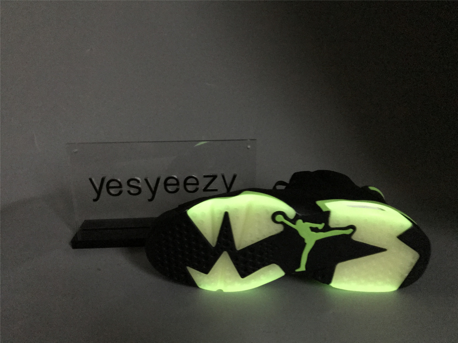 UA AIR JORDAN 6 RETRO 