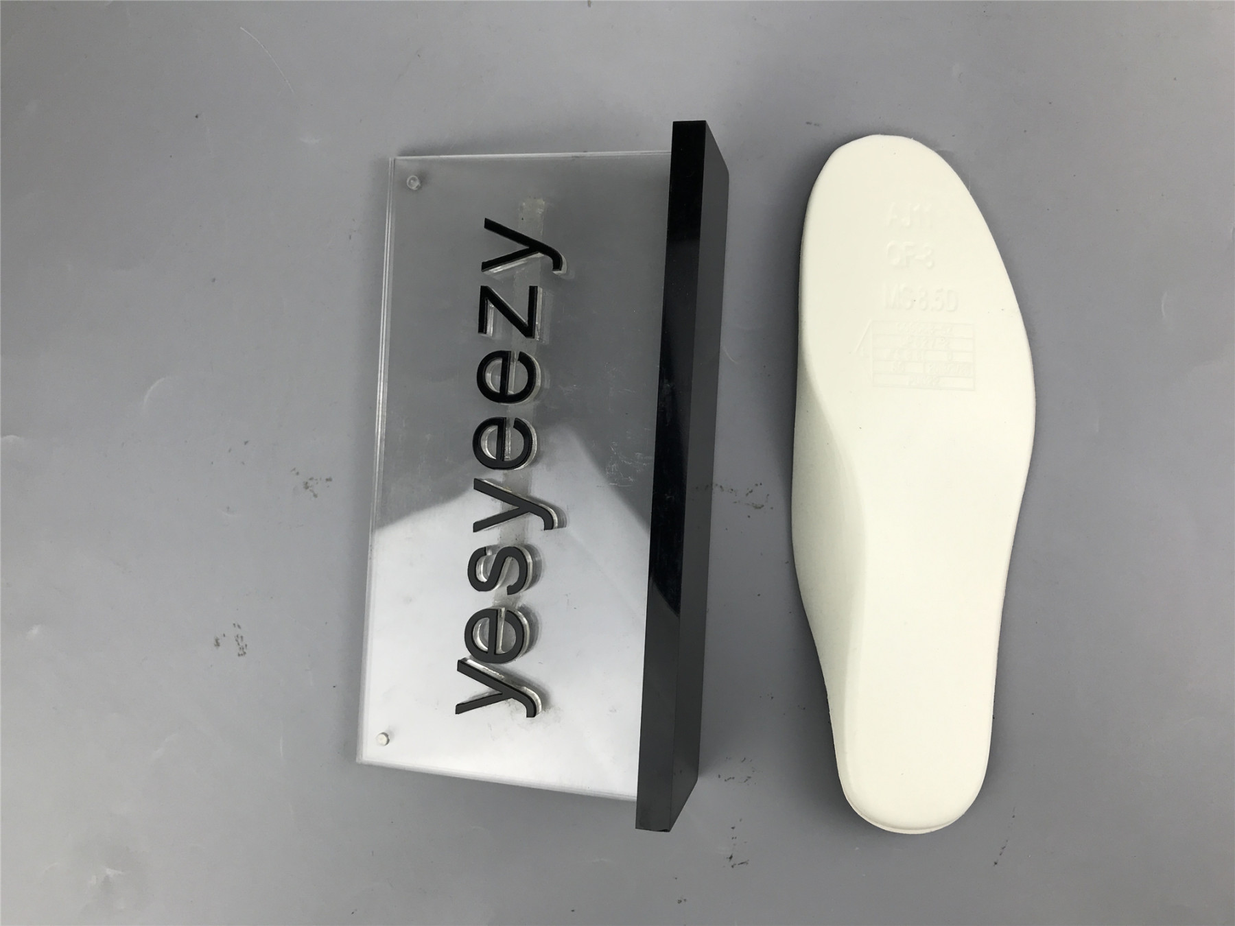 UA AIR JORDAN 6 RETRO 