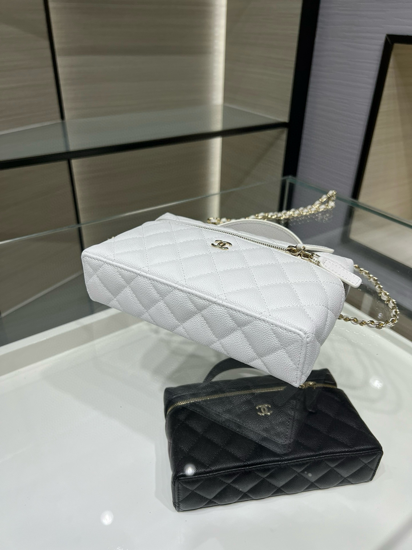 Ch**el classic vanity with chain handbag ap4385 17x19.5x5cm