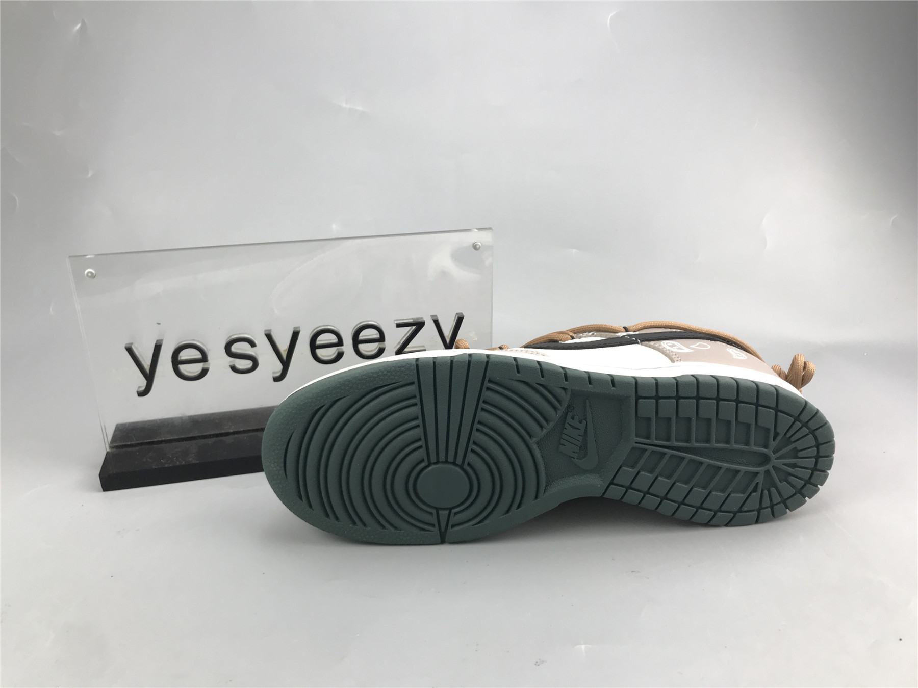 UA NIKE DUNK LOW SE MULTI-CAMO