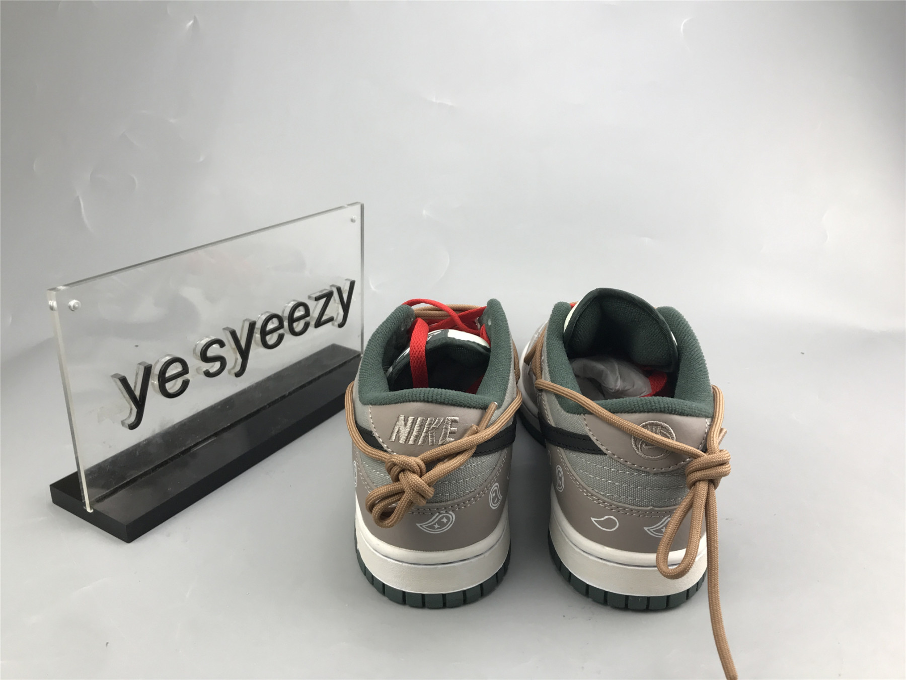 UA NIKE DUNK LOW SE MULTI-CAMO