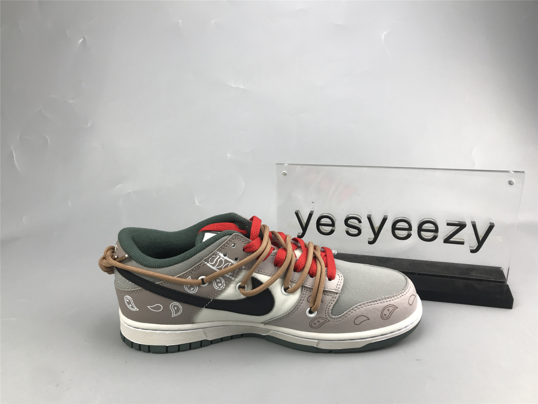 UA NIKE DUNK LOW SE MULTI-CAMO