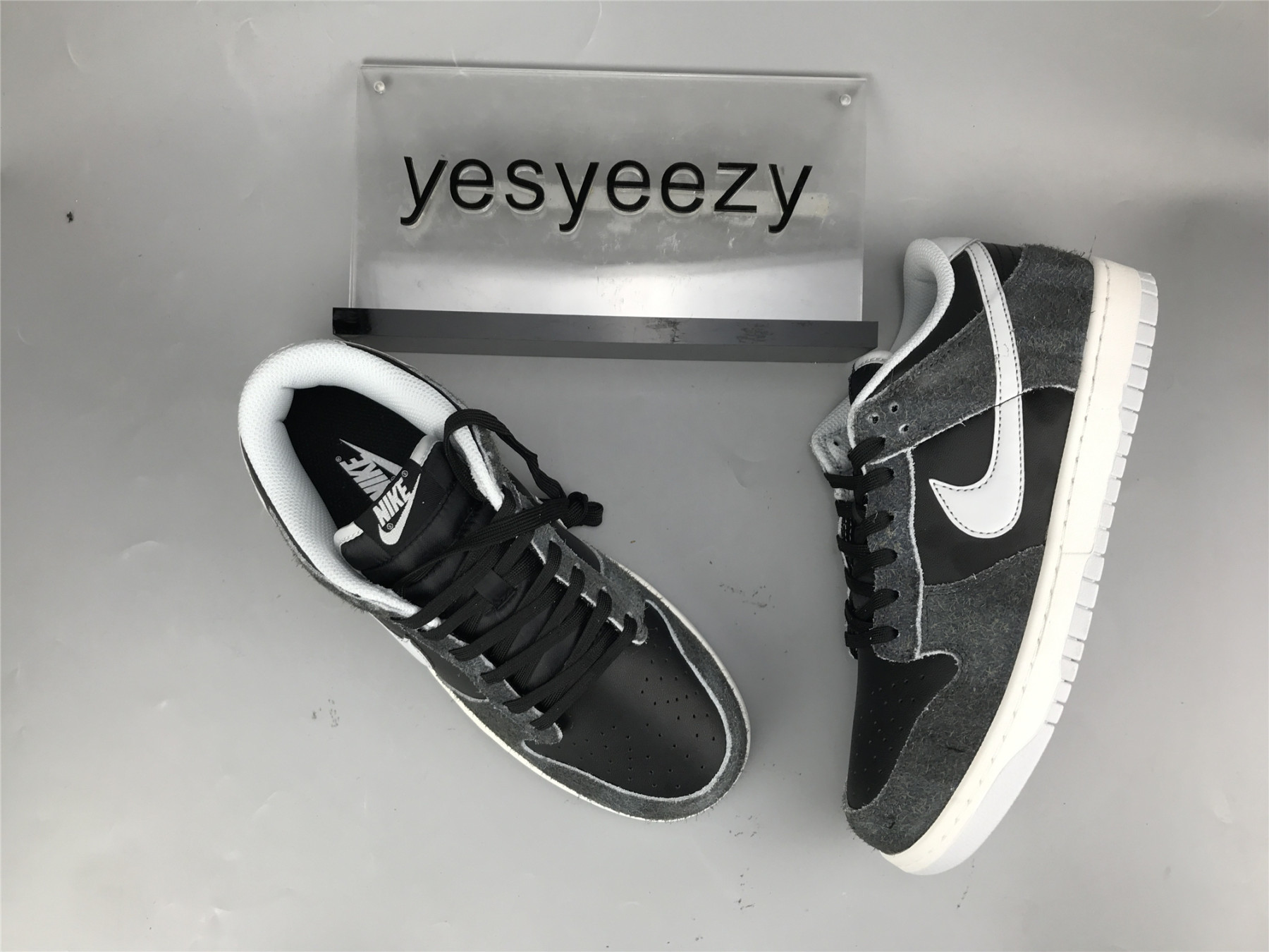 UA NIKE DUNK LOW PREMIUM 