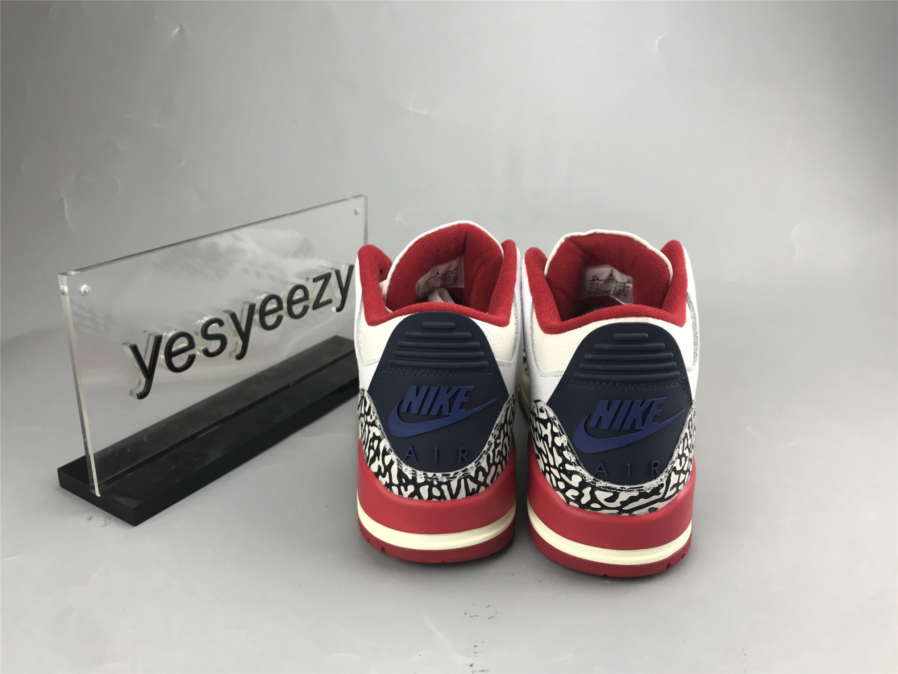 UA FRAGMENT DESIGN X AIR JORDAN 3Â