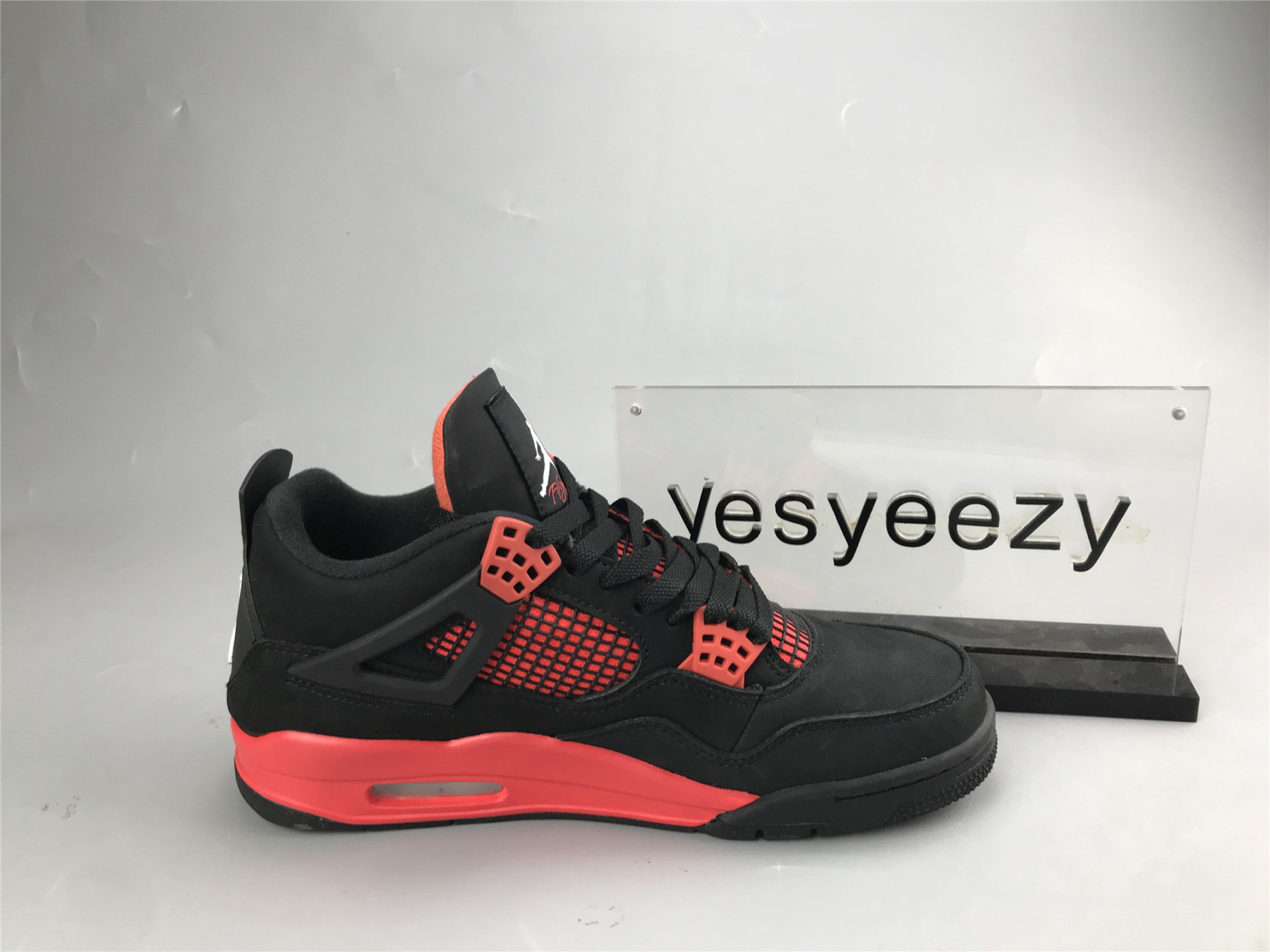 UA AIR JORDAN 4 RETRO 