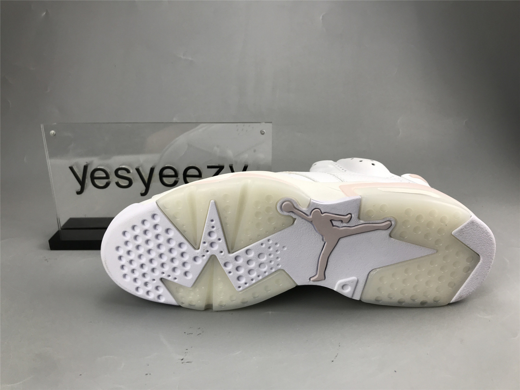 UA WMNS AIR JORDAN 6 RETRO 