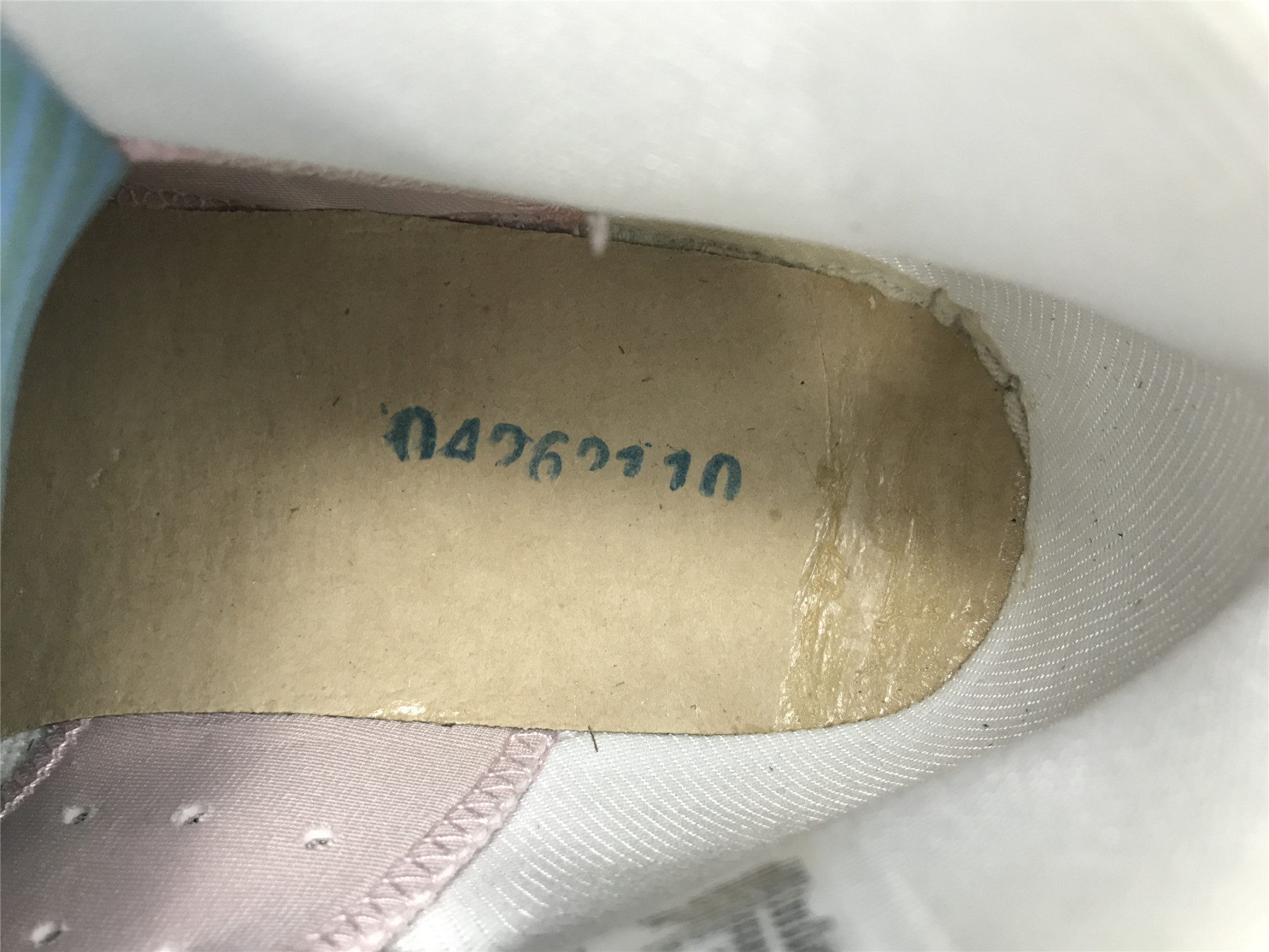 UA WMNS AIR JORDAN 6 RETRO 