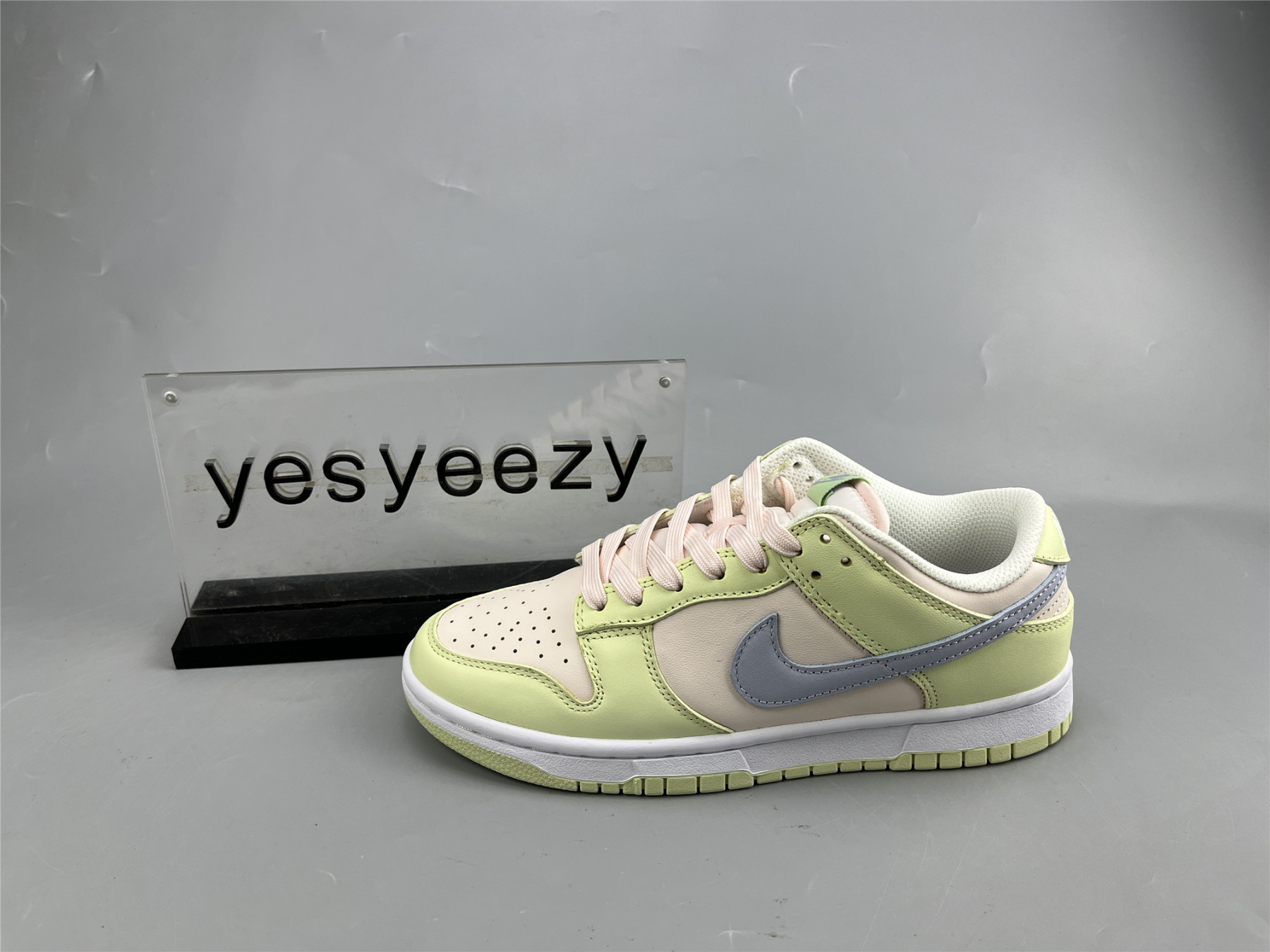 UA NIKE WMNS DUNK LOW 