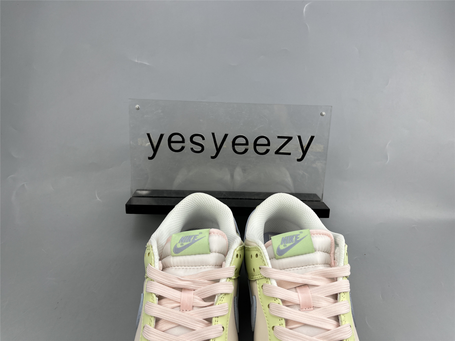 UA NIKE WMNS DUNK LOW 