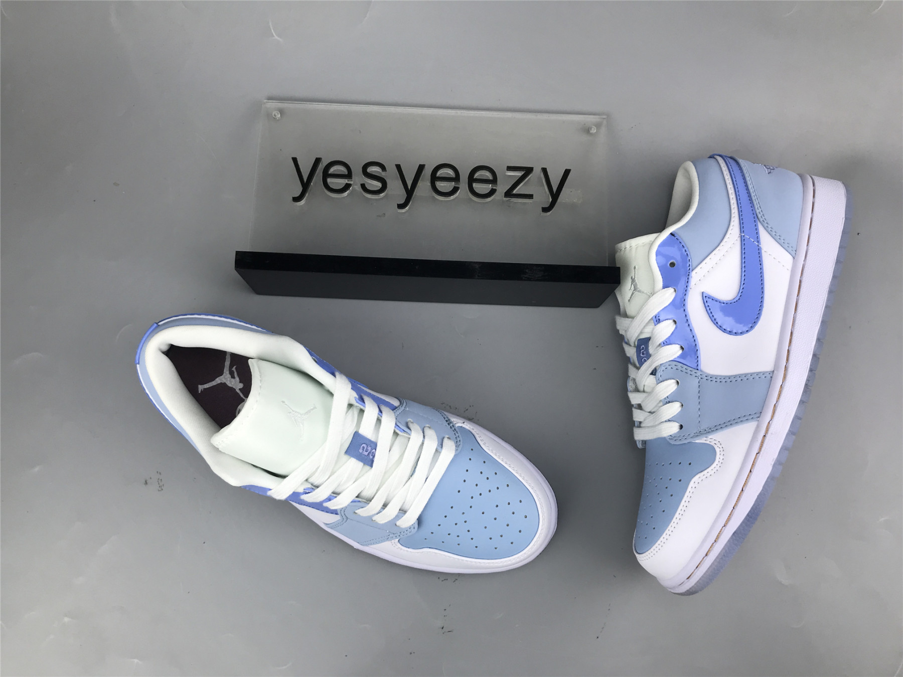 UA AIR JORDAN 1 LOW SE 