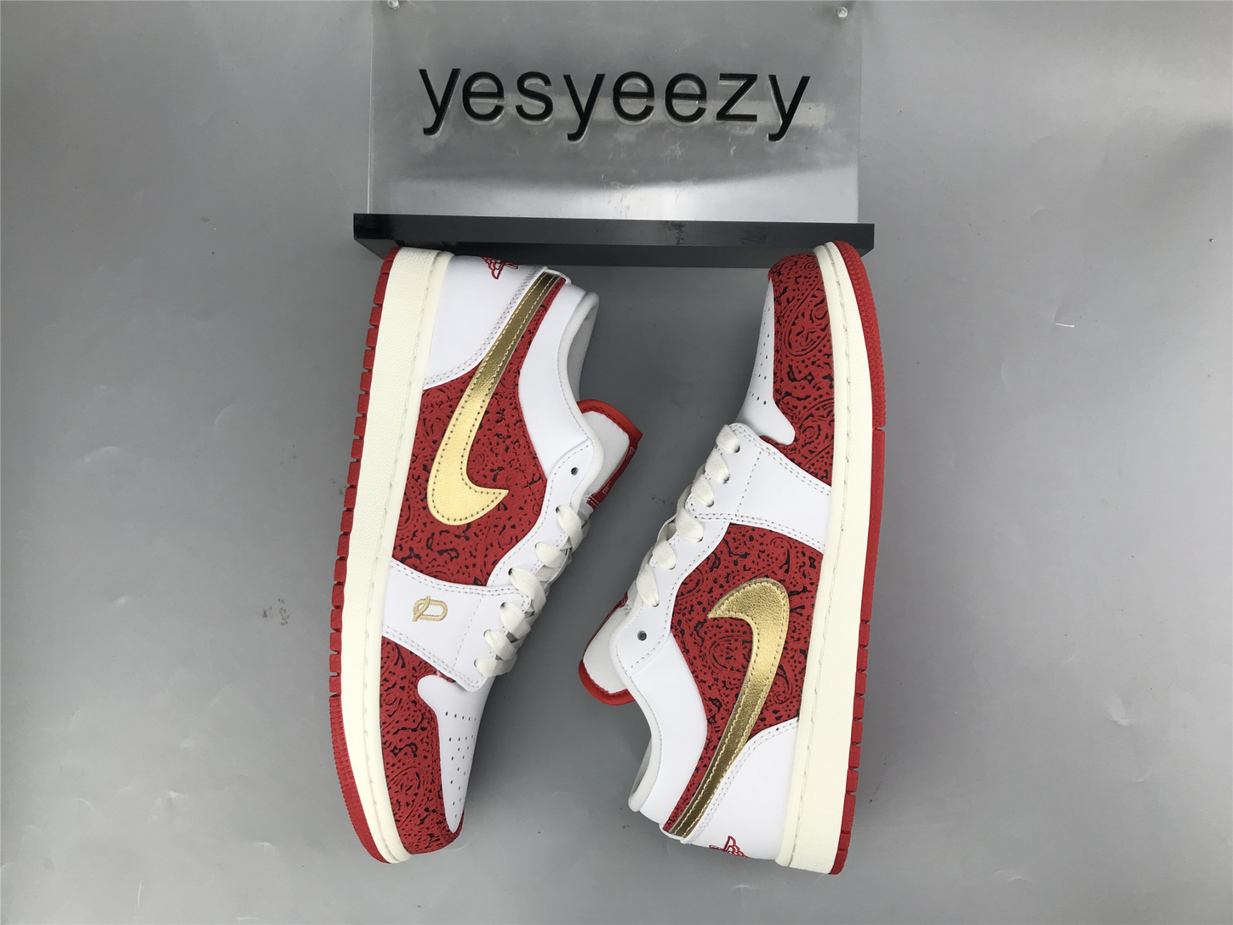 UA AIR JORDAN 1 LOW SE 