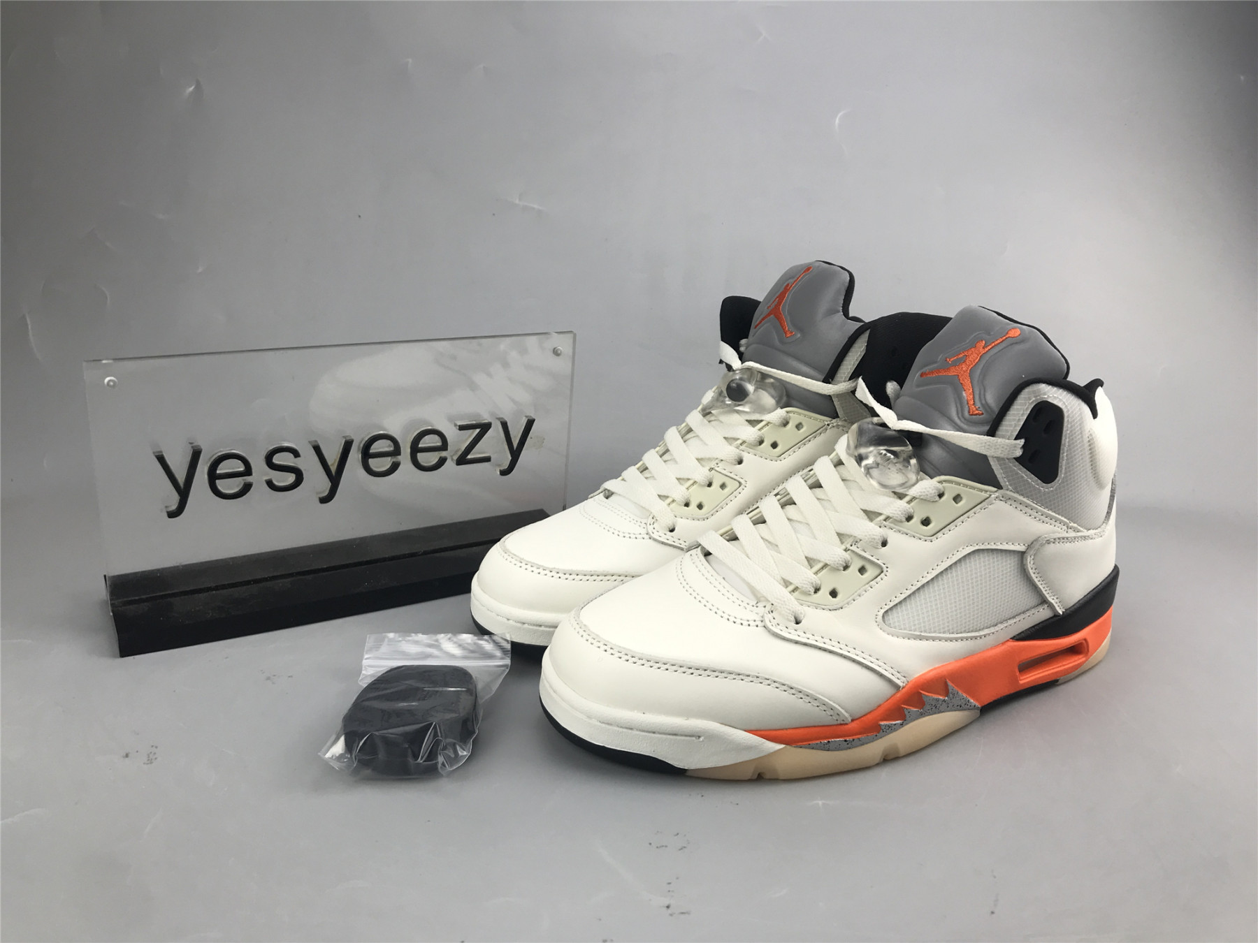 UA AIR JORDAN 5 RETRO 