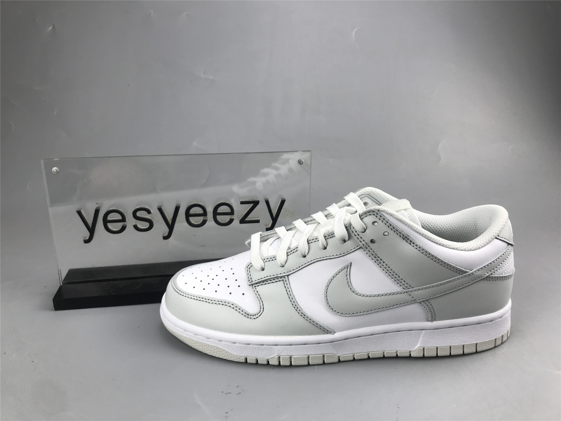 UA NIKE WMNS DUNK LOW 