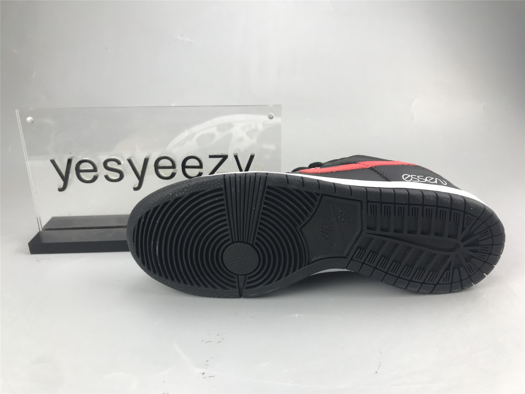 UA NIKE SB DUNK LOW BLACK RED COW