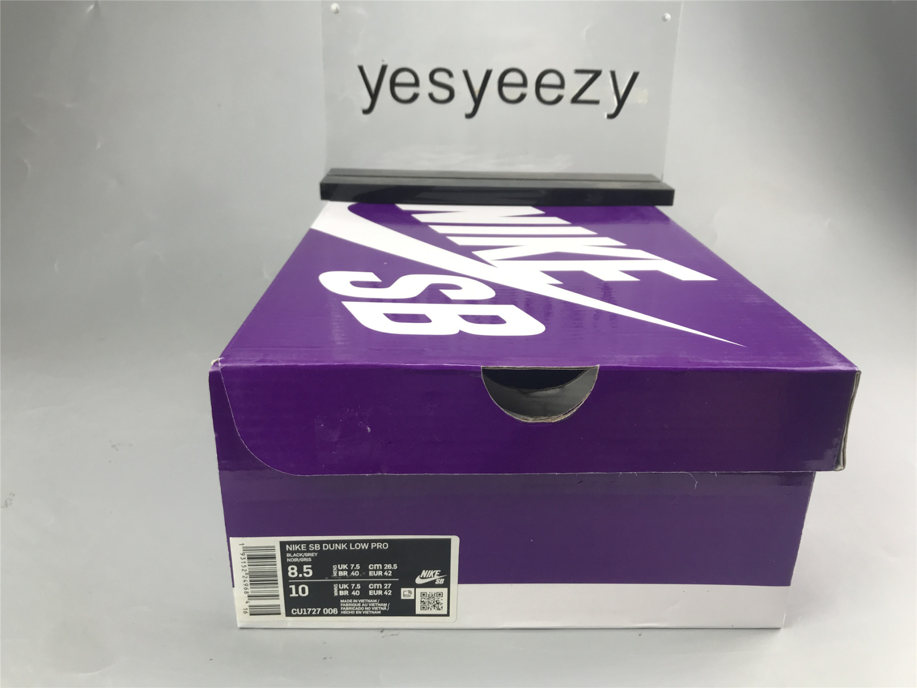 UA NIKE SB DUNK LOW BLACK RED COW