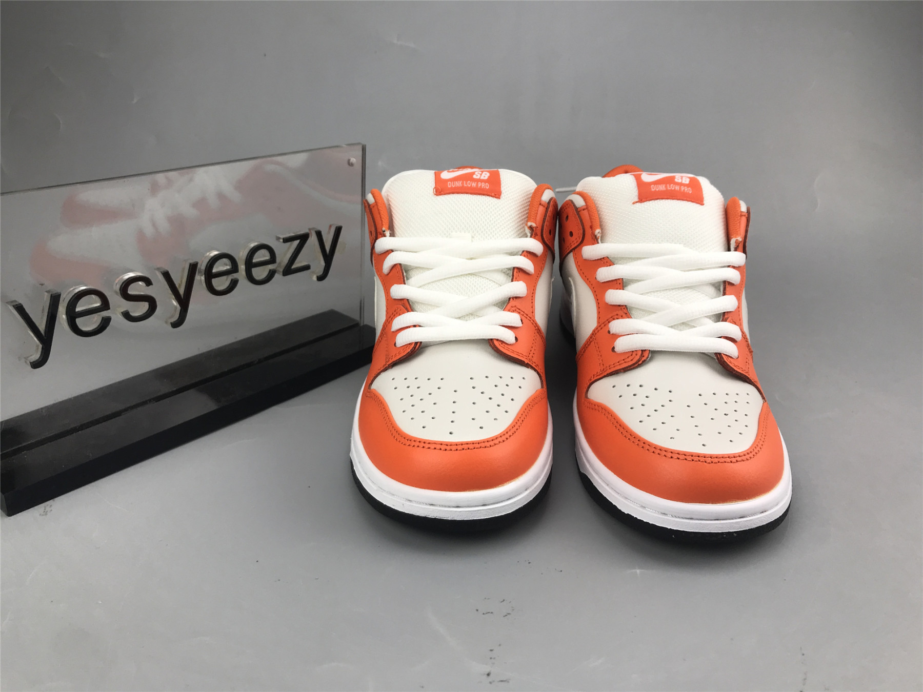 UA NIKE SB DUNK LOW WHITE ORANGE
