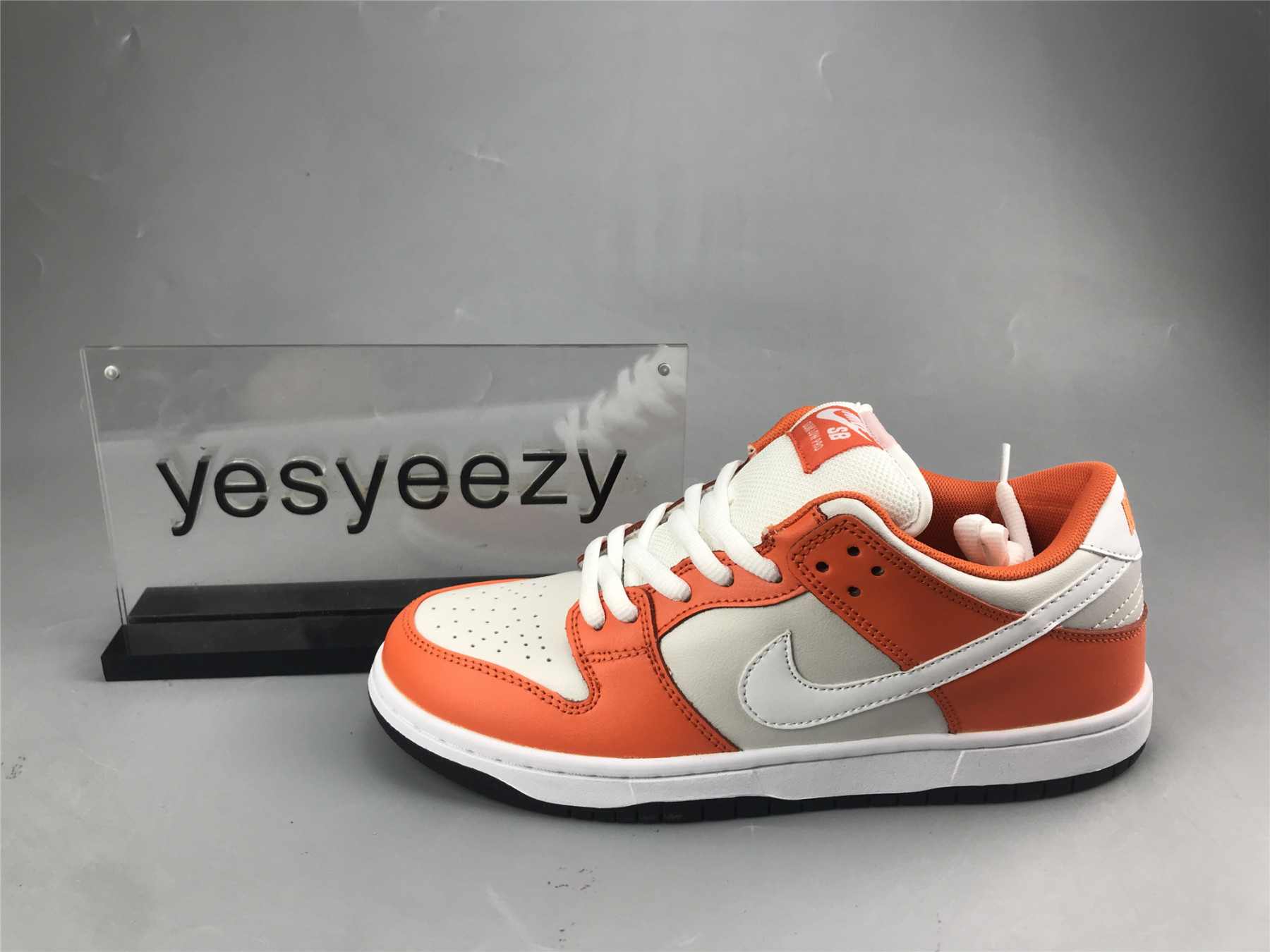 UA NIKE SB DUNK LOW WHITE ORANGE