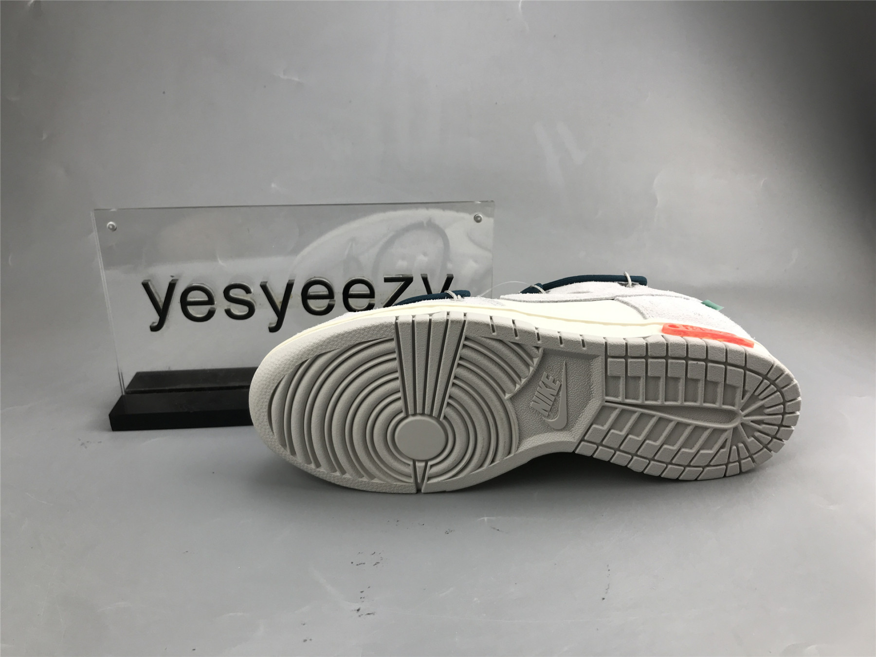 UA NIKE OFF-WHITE X DUNK LOW 